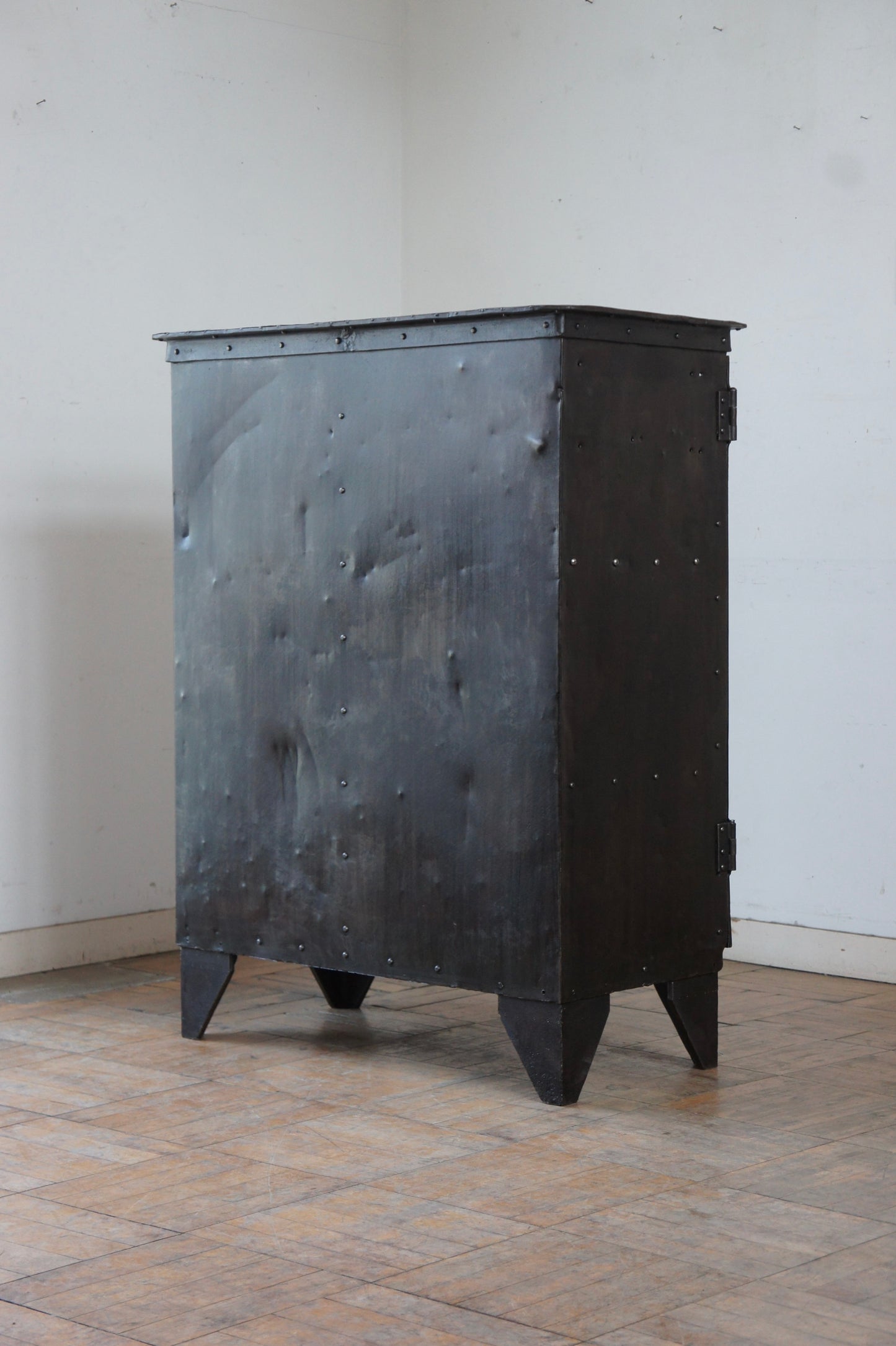 Metal storage cabinet