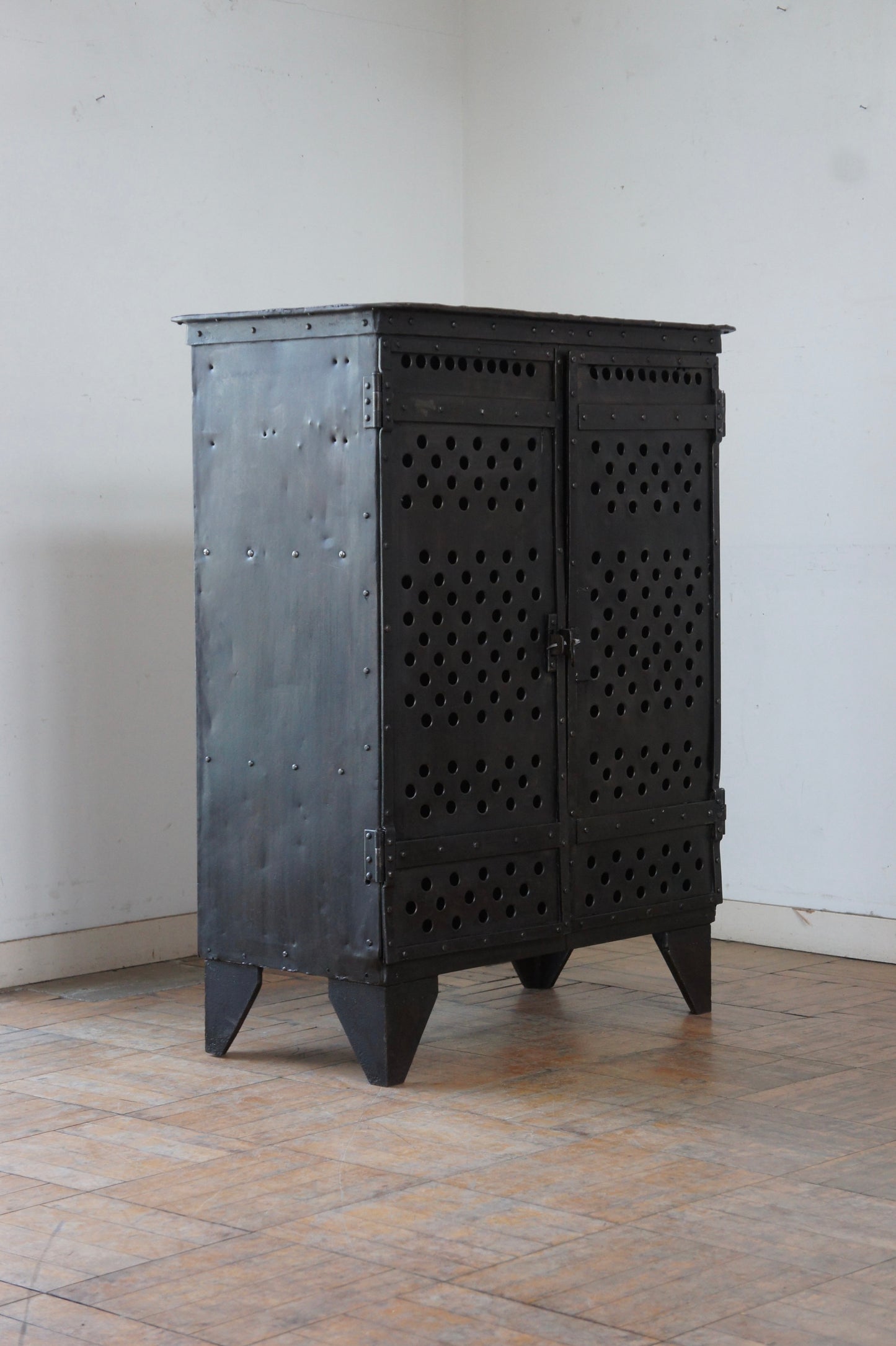 Metal storage cabinet