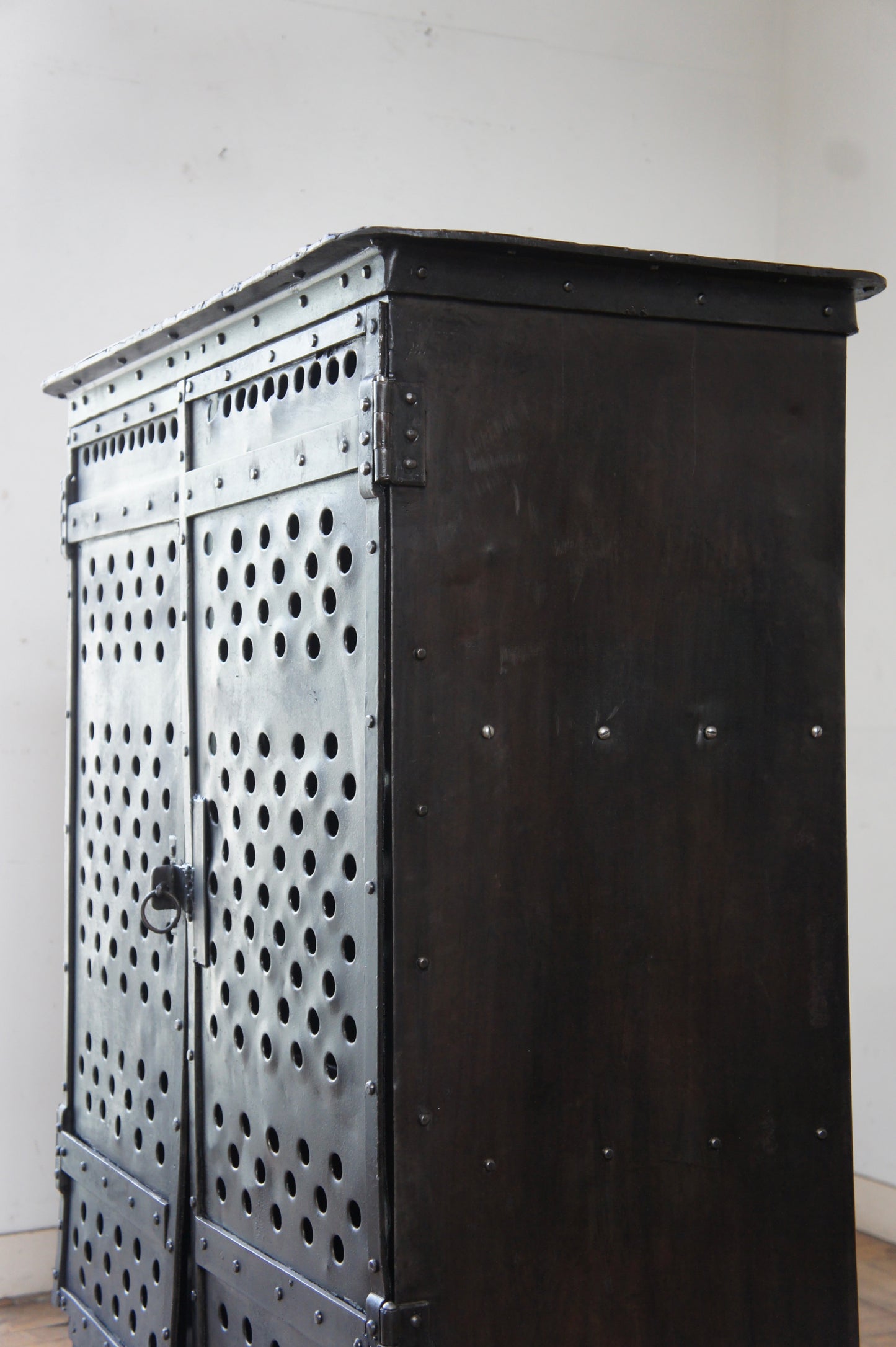 Metal storage cabinet