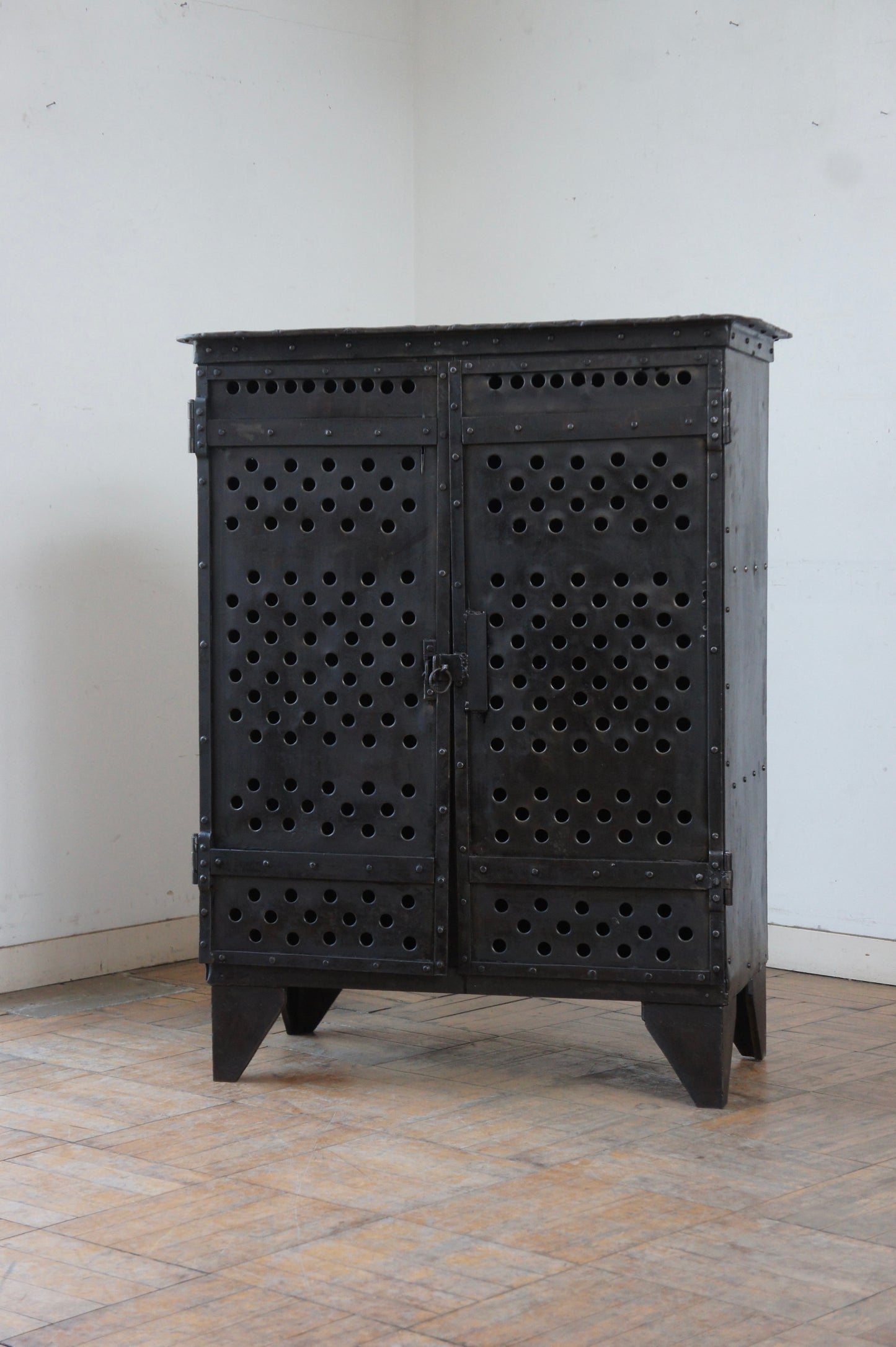 Metal storage cabinet