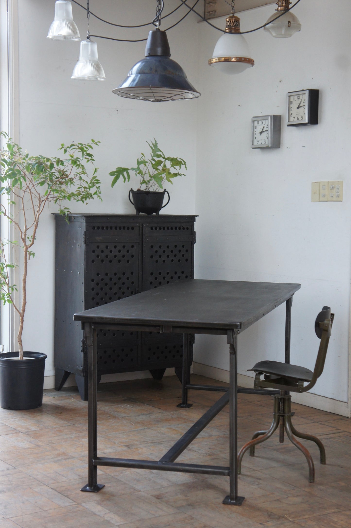 MILITARY Metal table