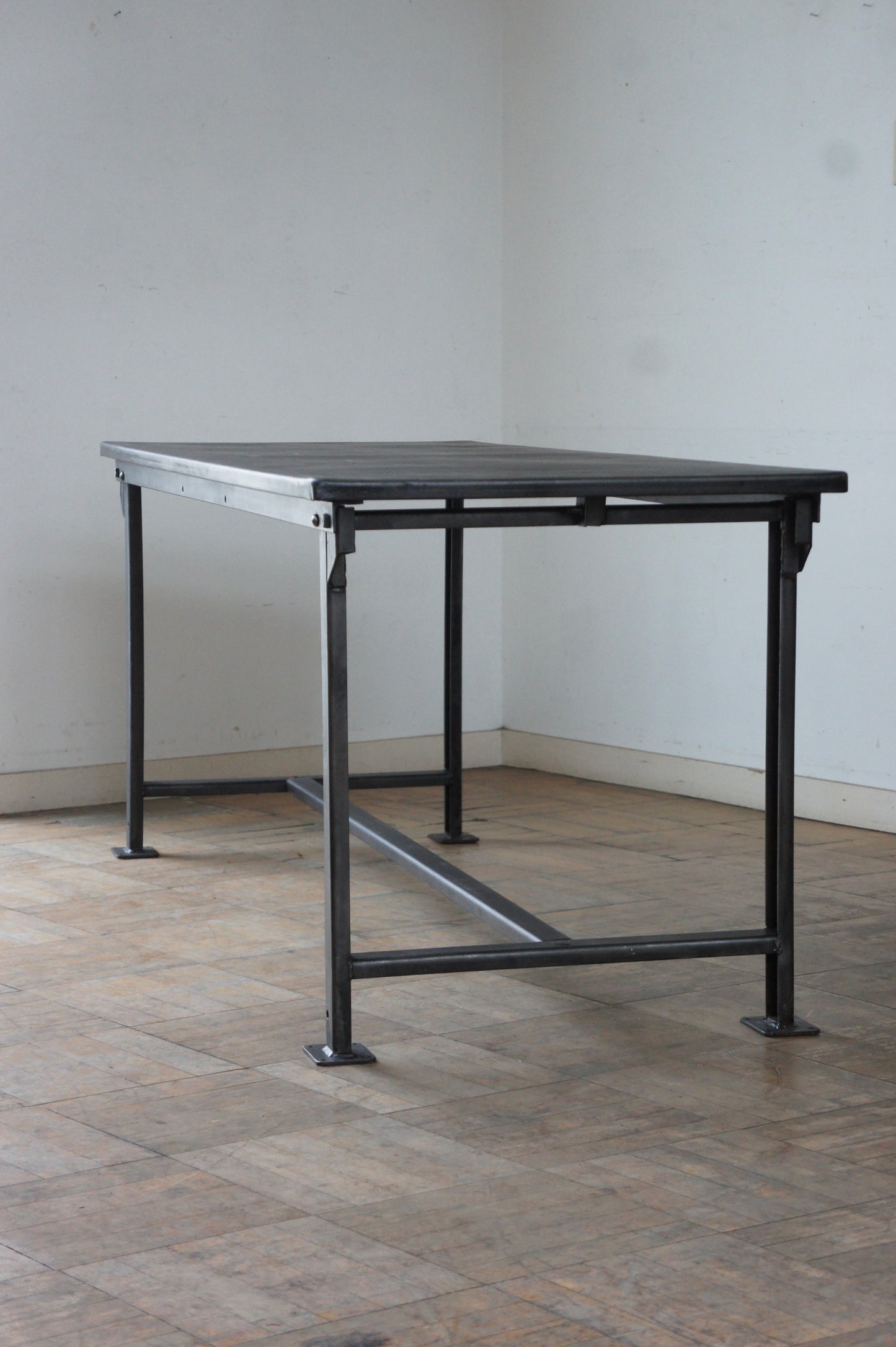 MILITARY Metal table