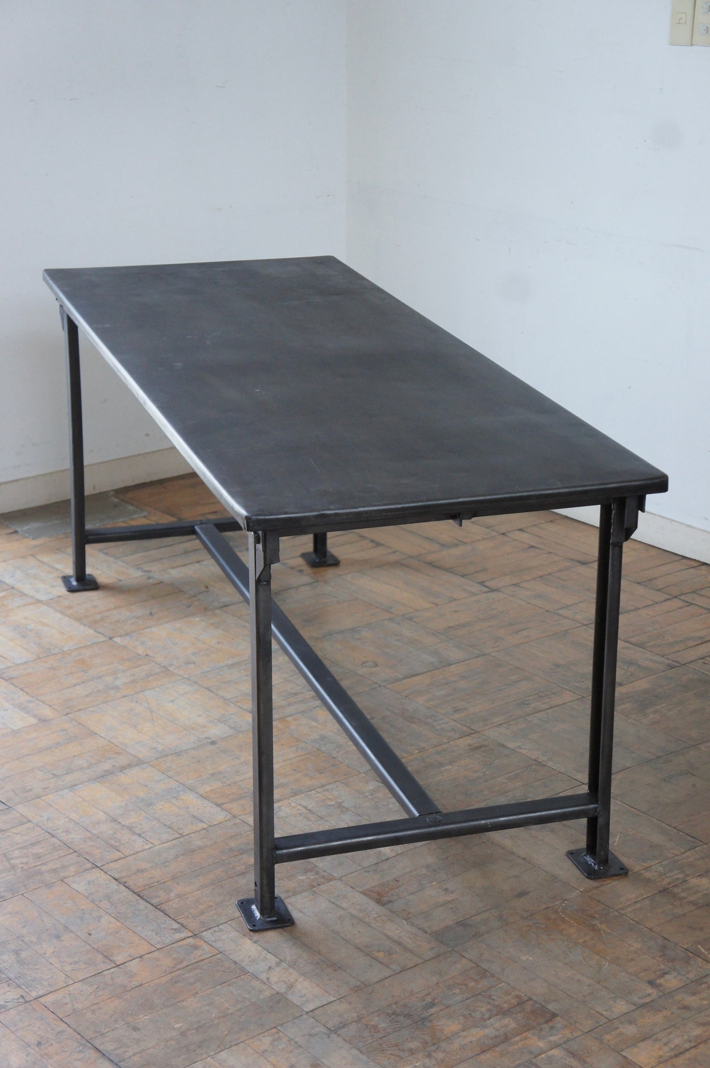 MILITARY Metal table