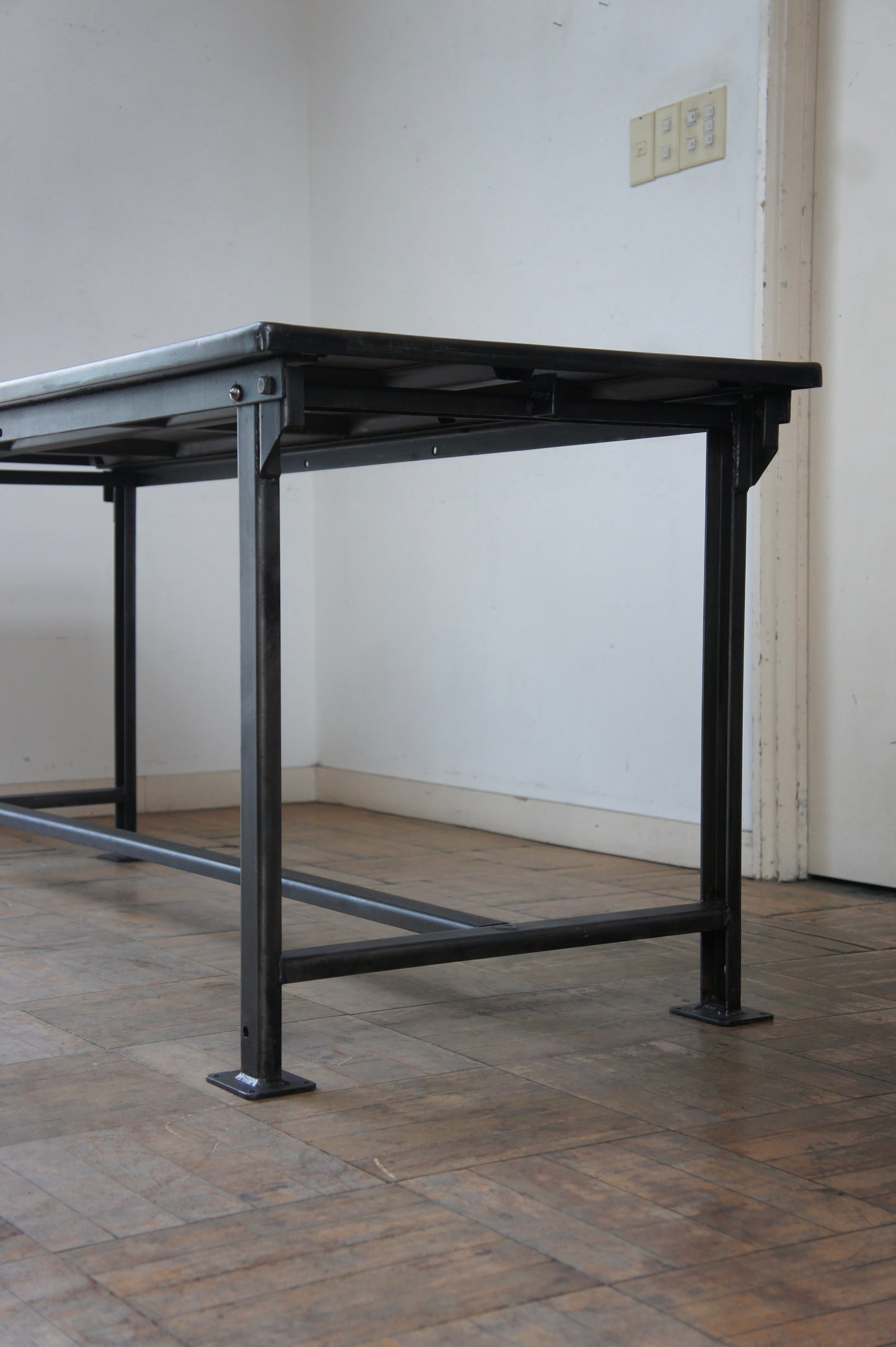 MILITARY Metal table
