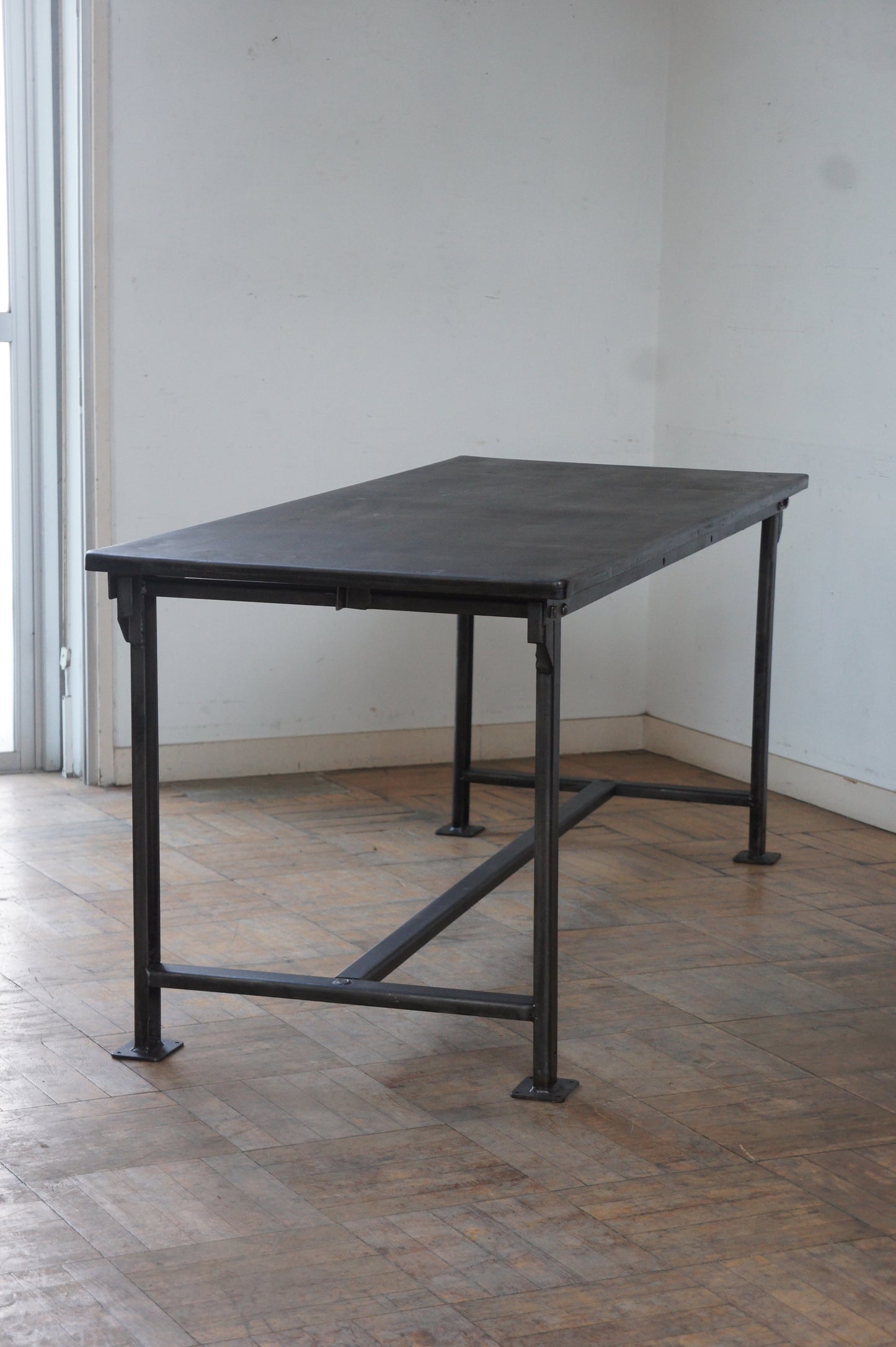 MILITARY Metal table