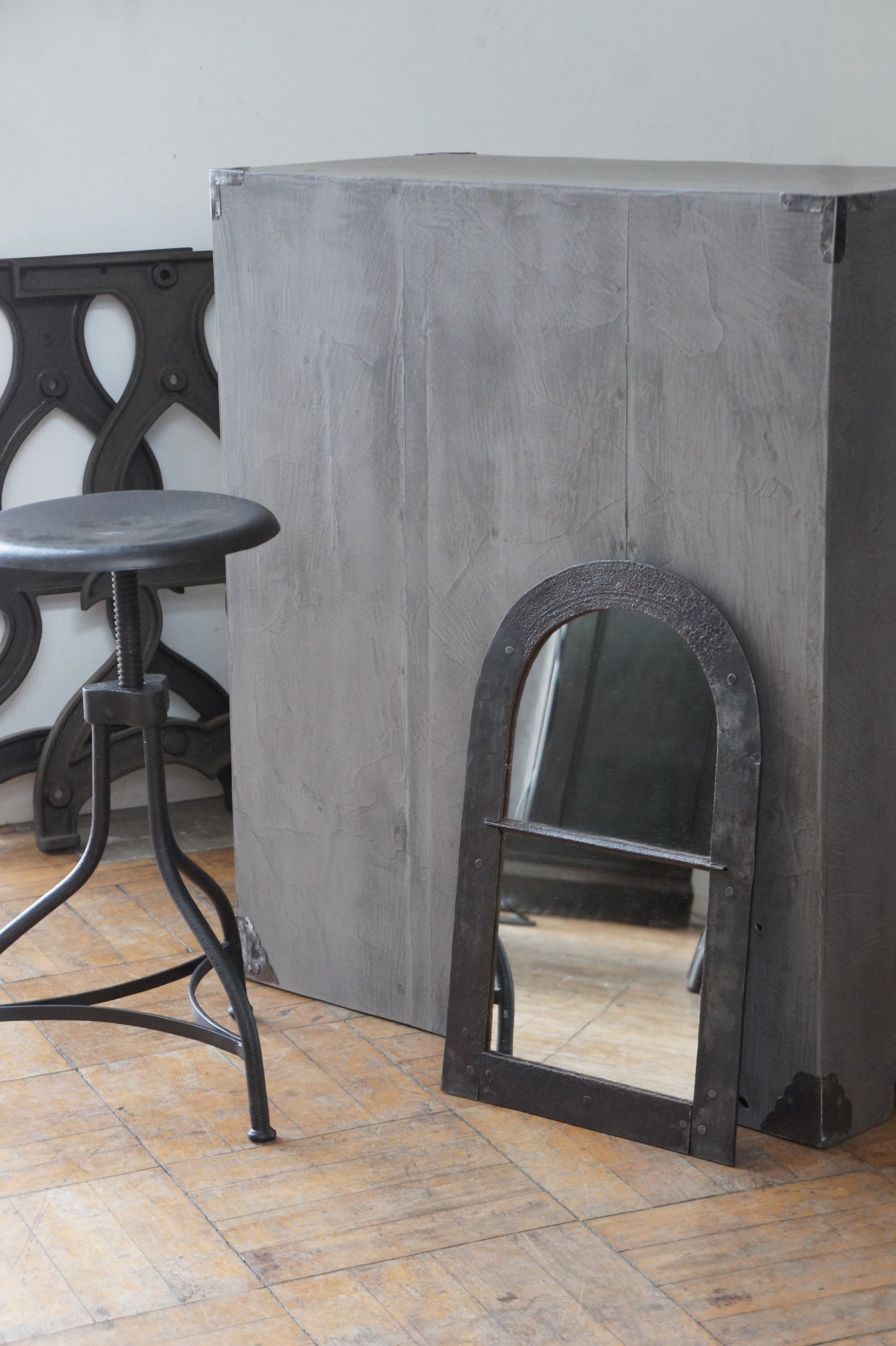 Arch mirror