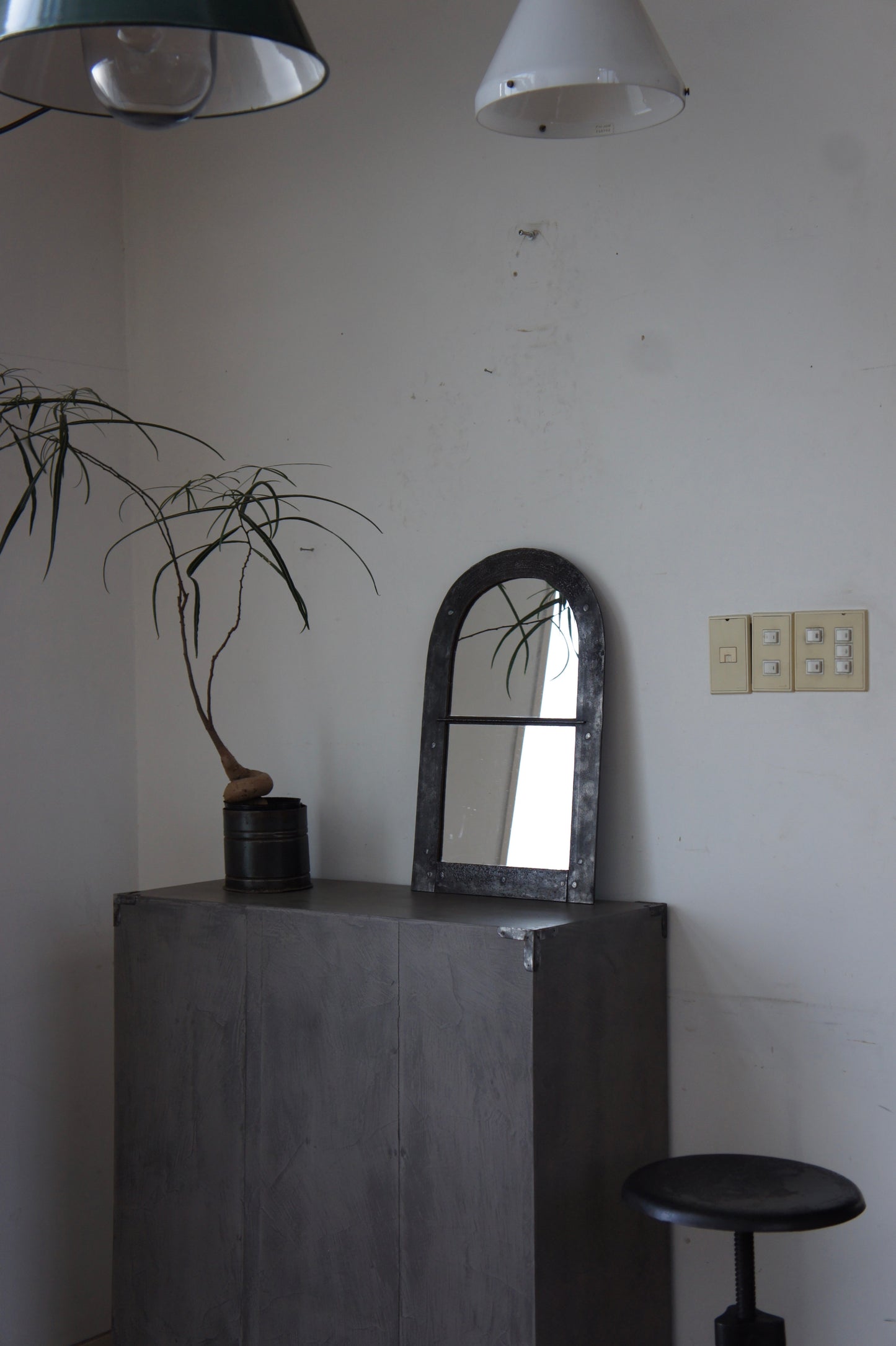 Arch mirror