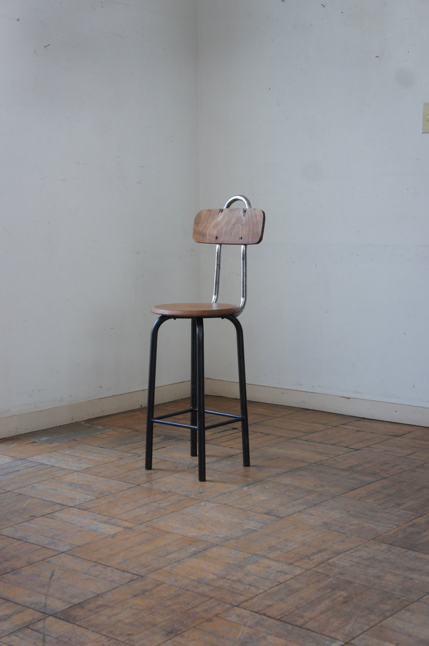 Loopback chair