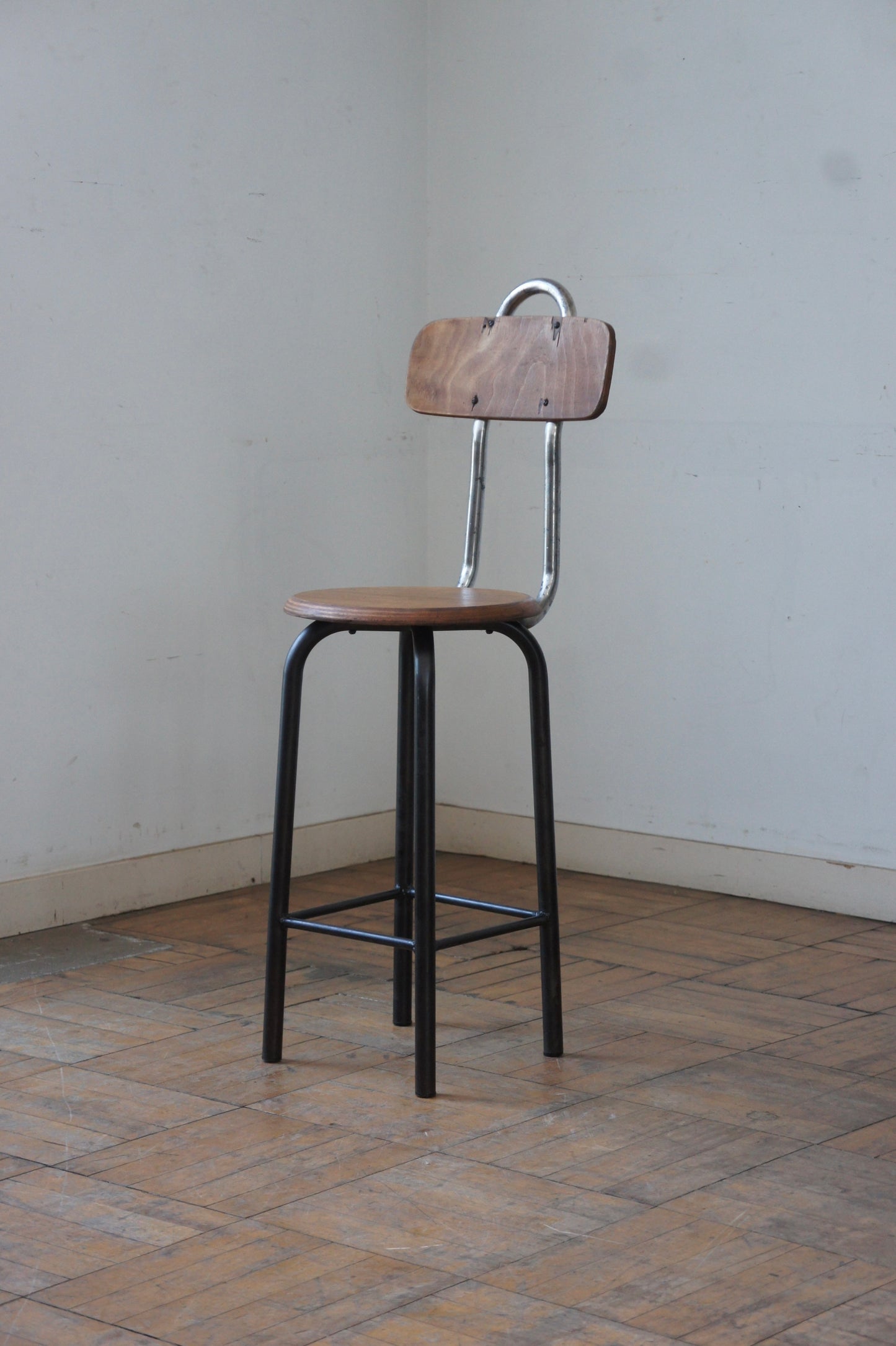 Loopback chair