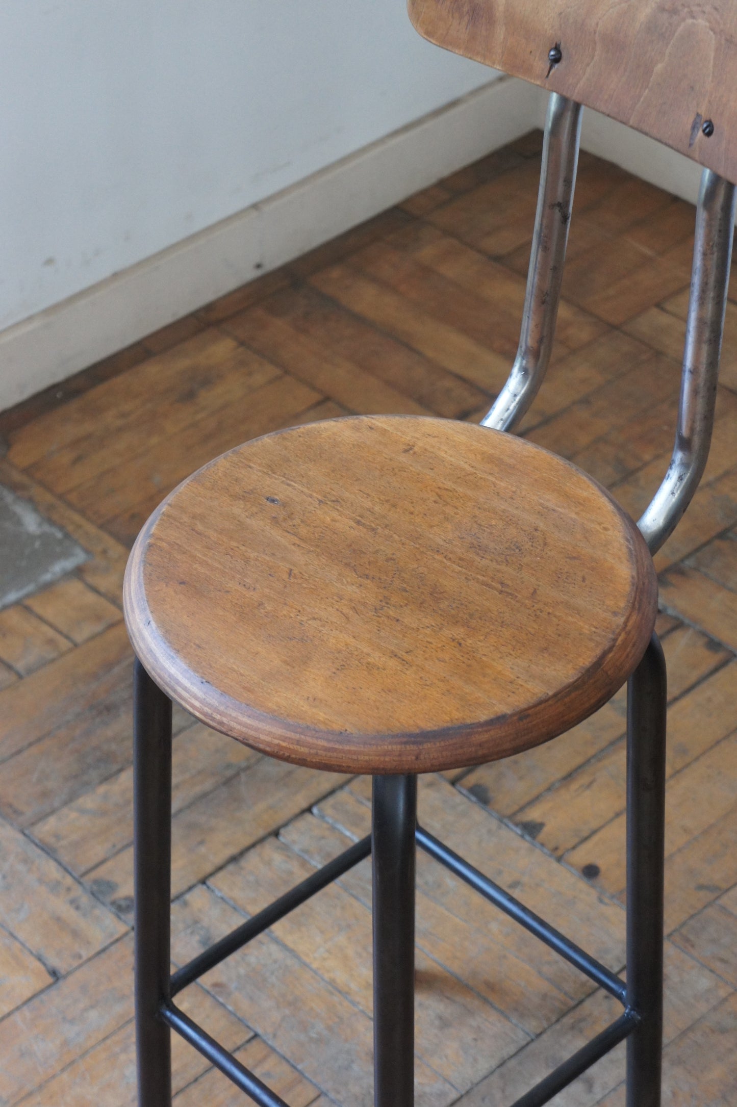 Loopback chair