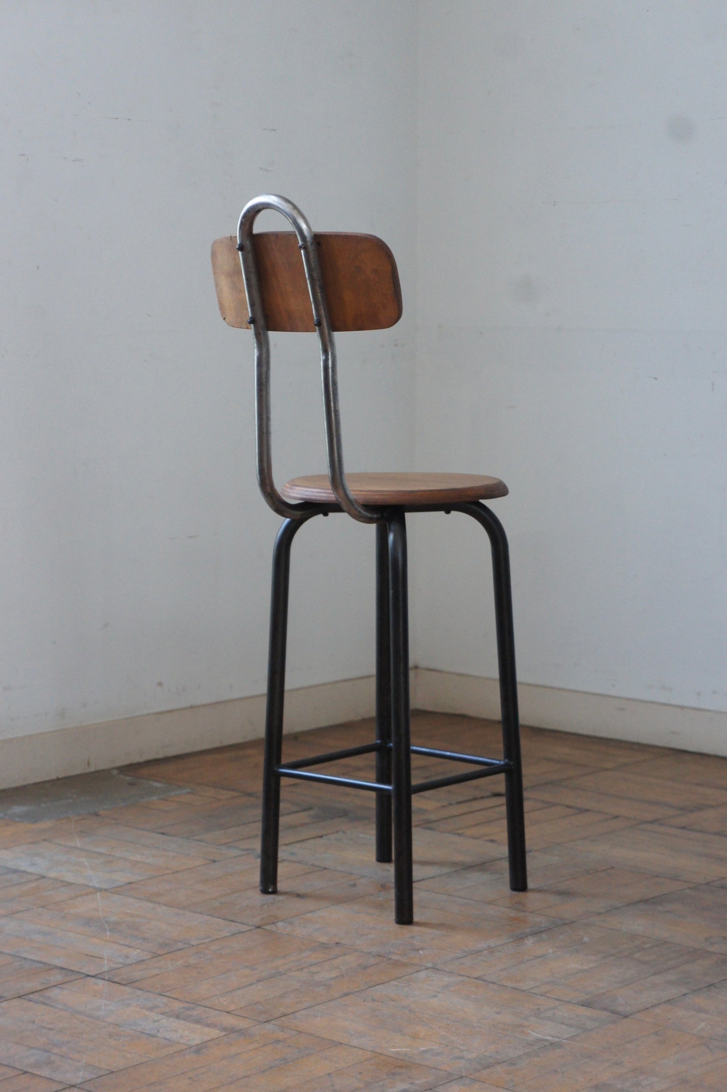Loopback chair