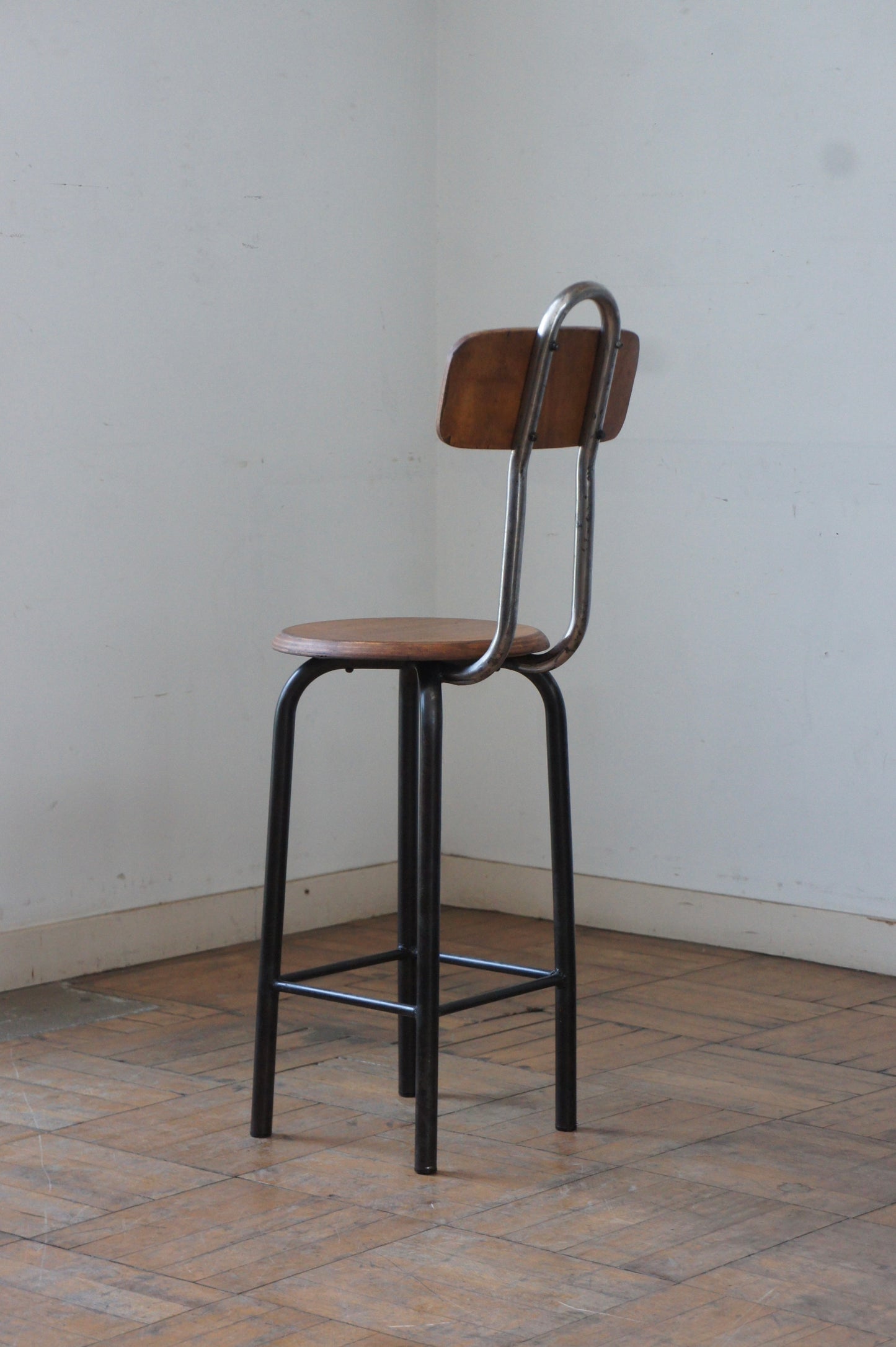 Loopback chair