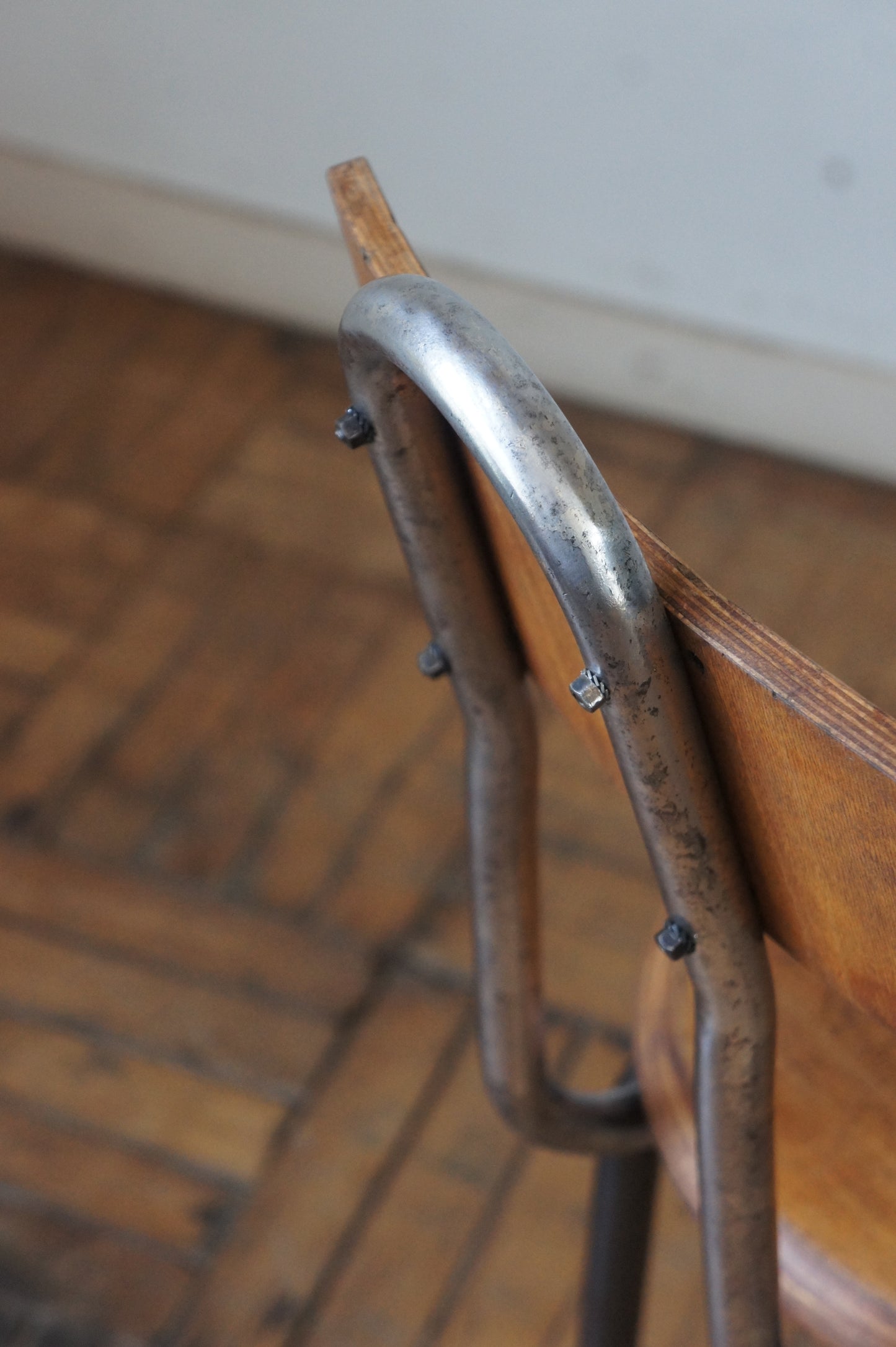 Loopback chair