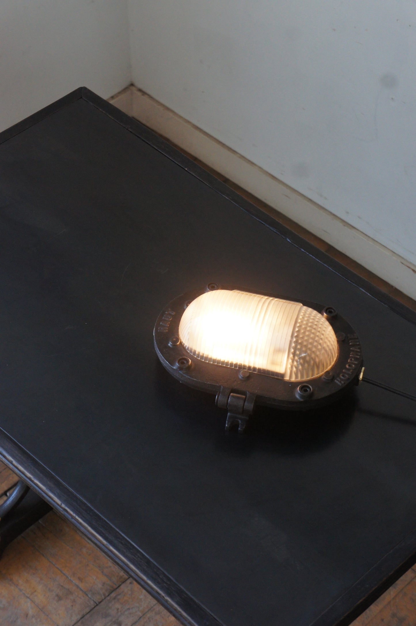 HOLOPHANE Bulkhead Light
