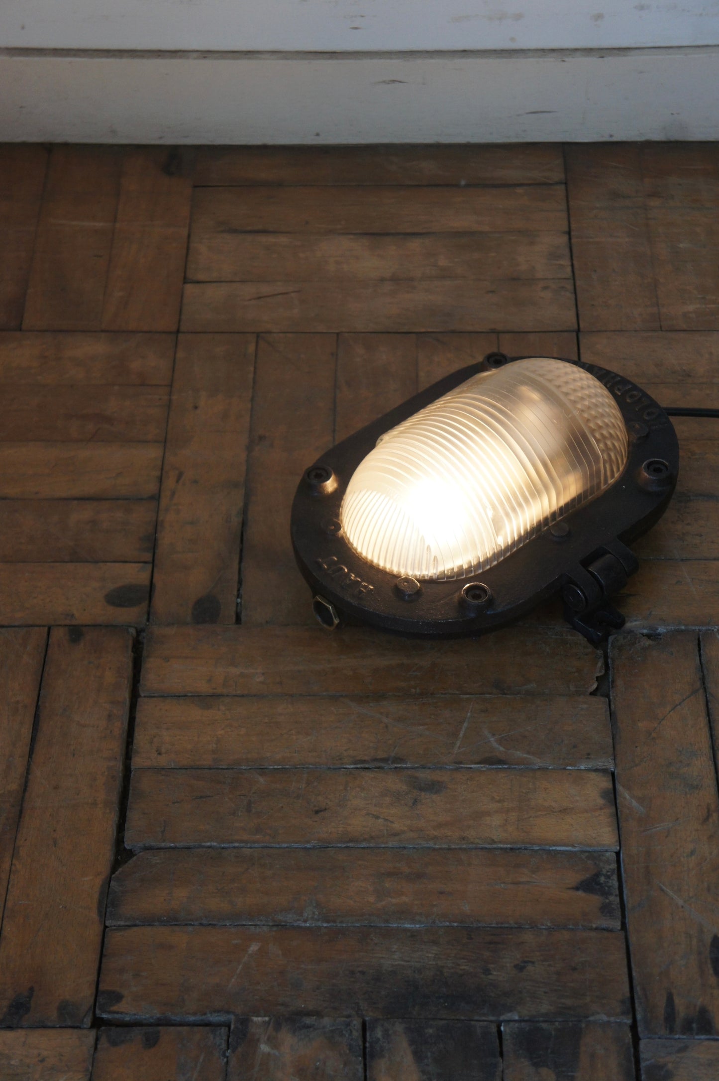 HOLOPHANE Bulkhead Light