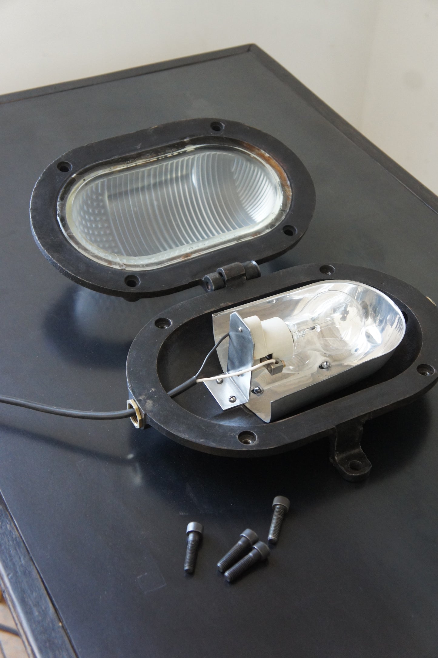 HOLOPHANE Bulkhead Light
