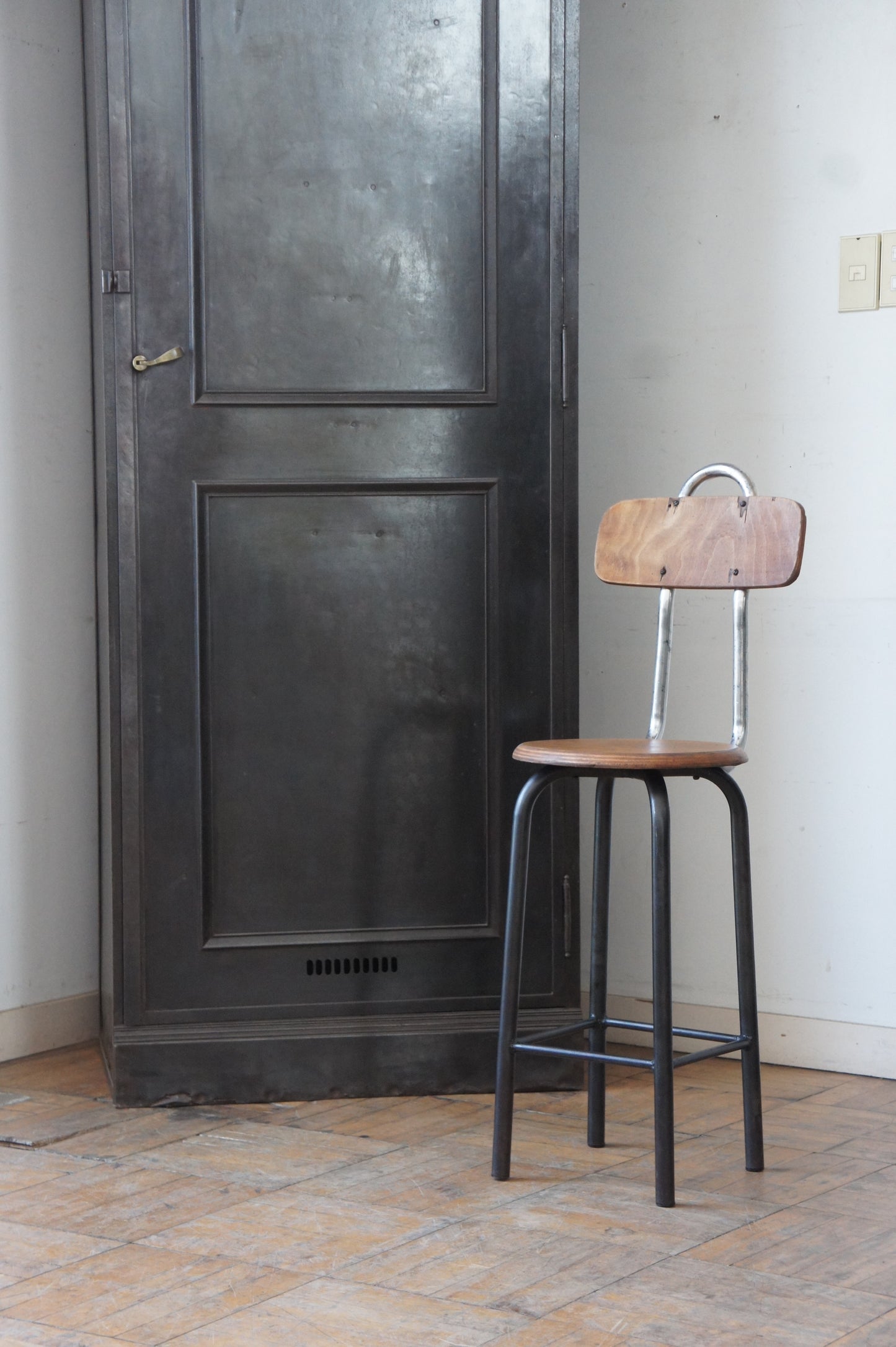 Loopback chair