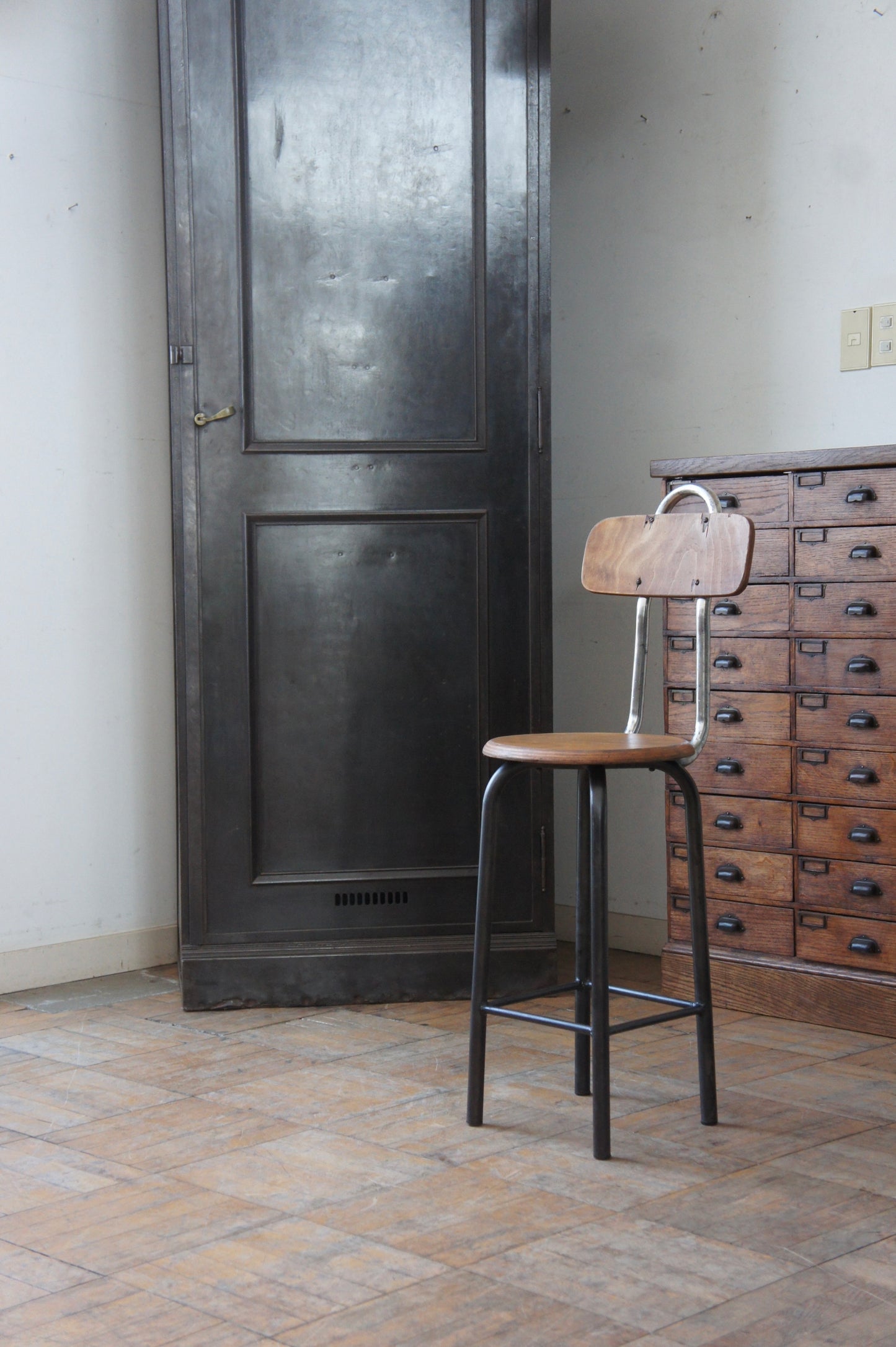 Loopback chair