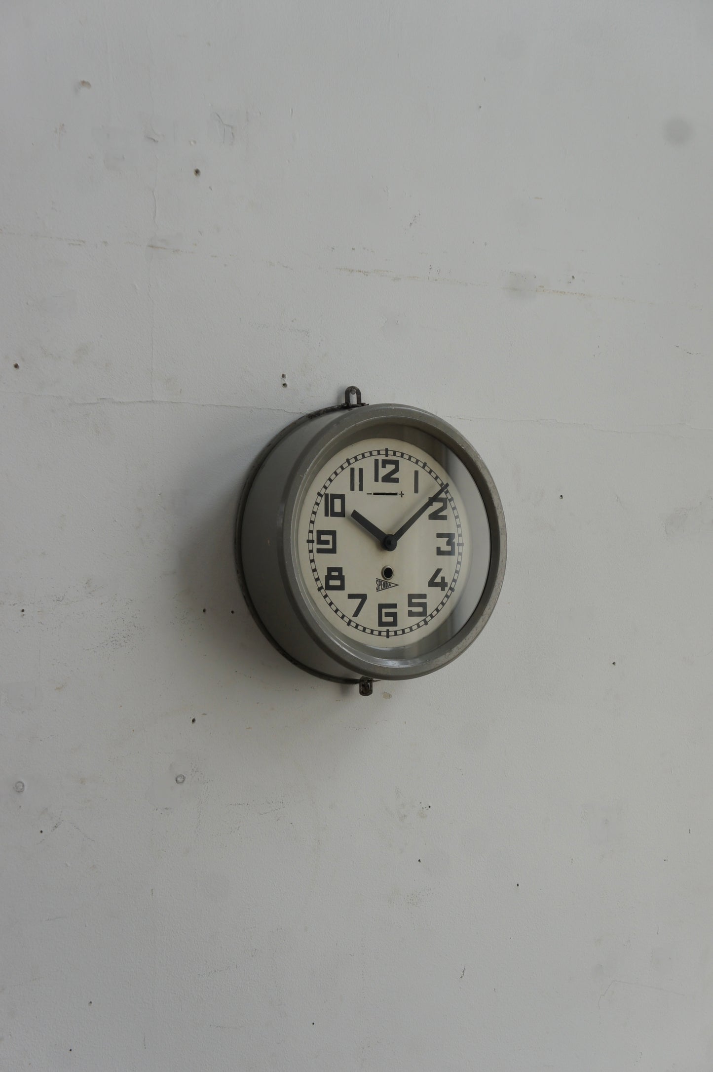 SPENDIA Wall clock / gris
