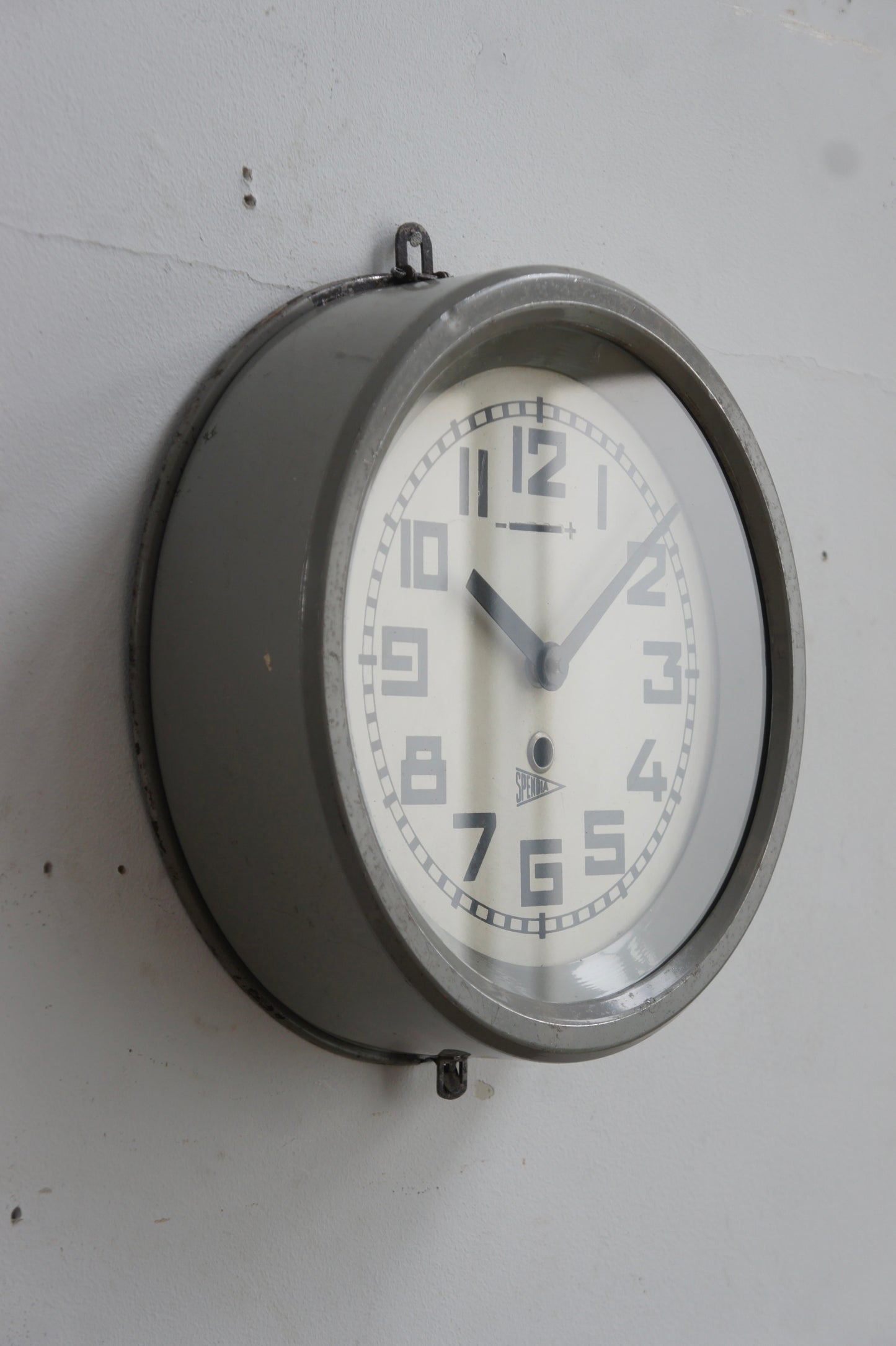 SPENDIA Wall clock / gris