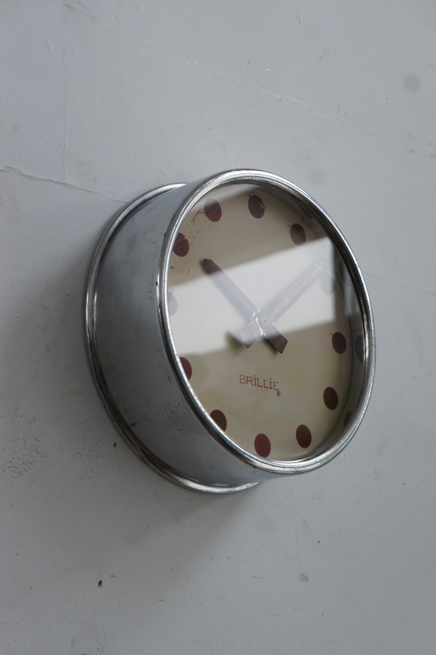 BRILLIÉ Wall Clock / Red dot index