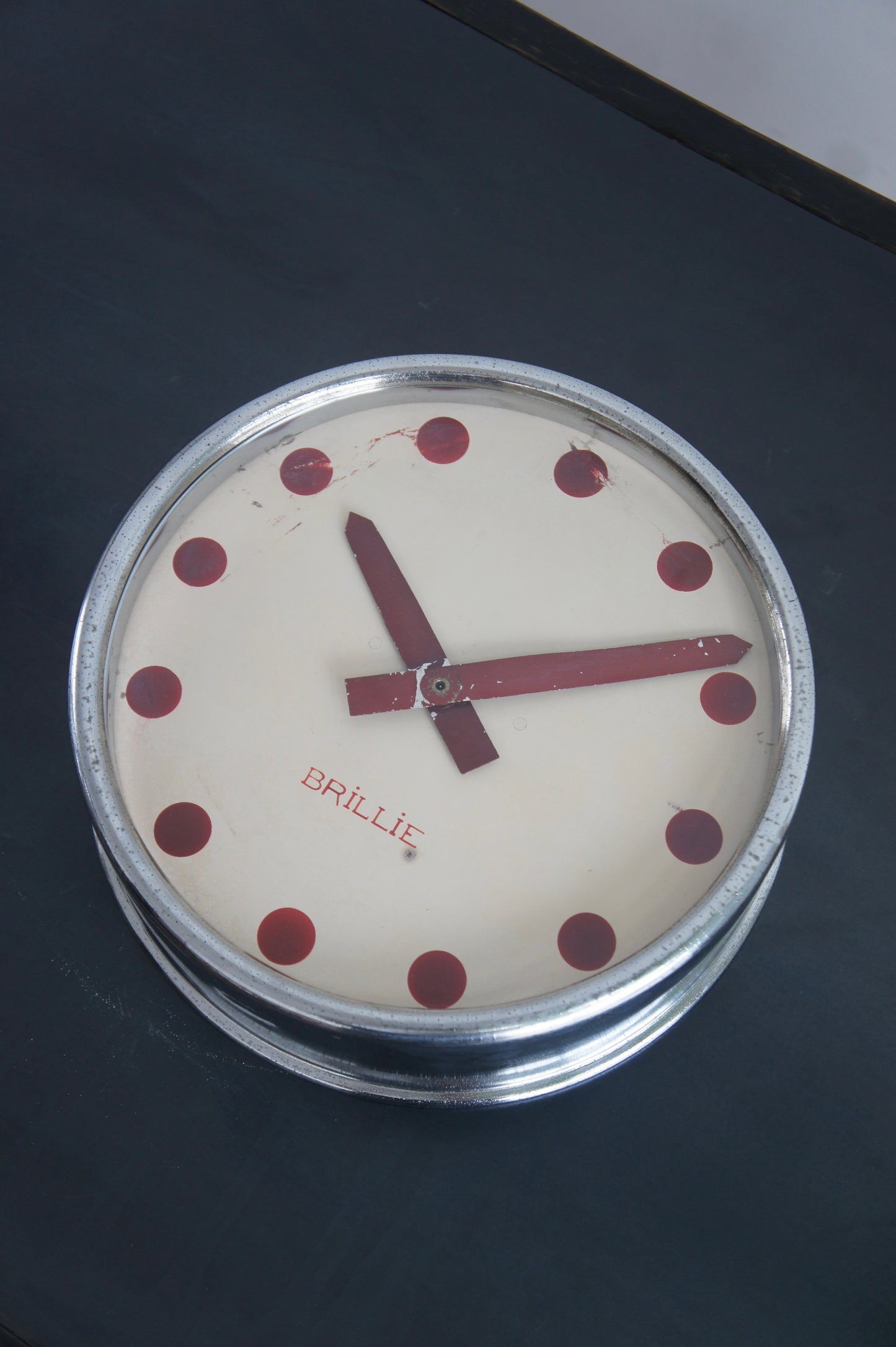 BRILLIÉ Wall Clock / Red dot index