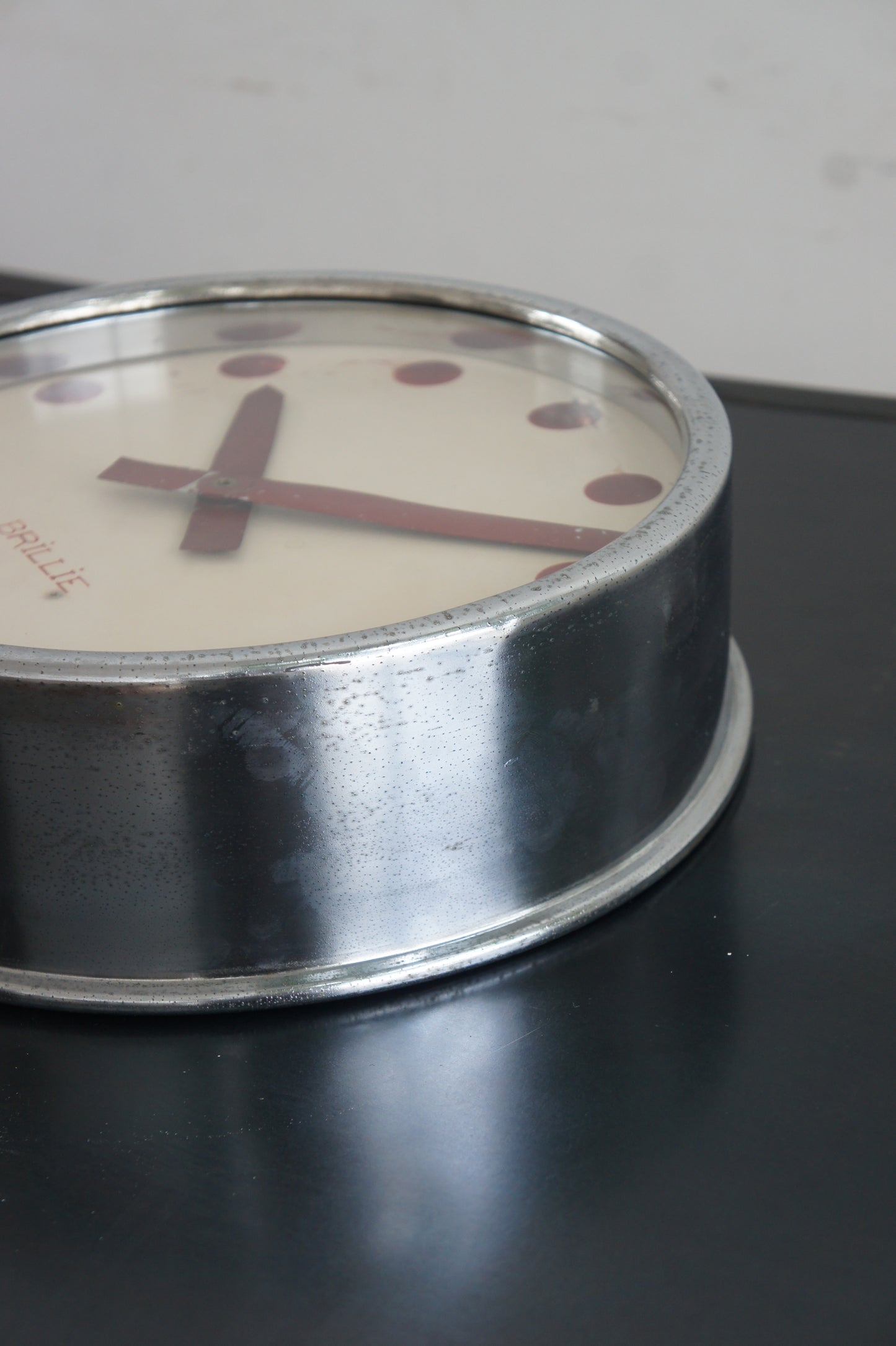 BRILLIÉ Wall Clock / Red dot index