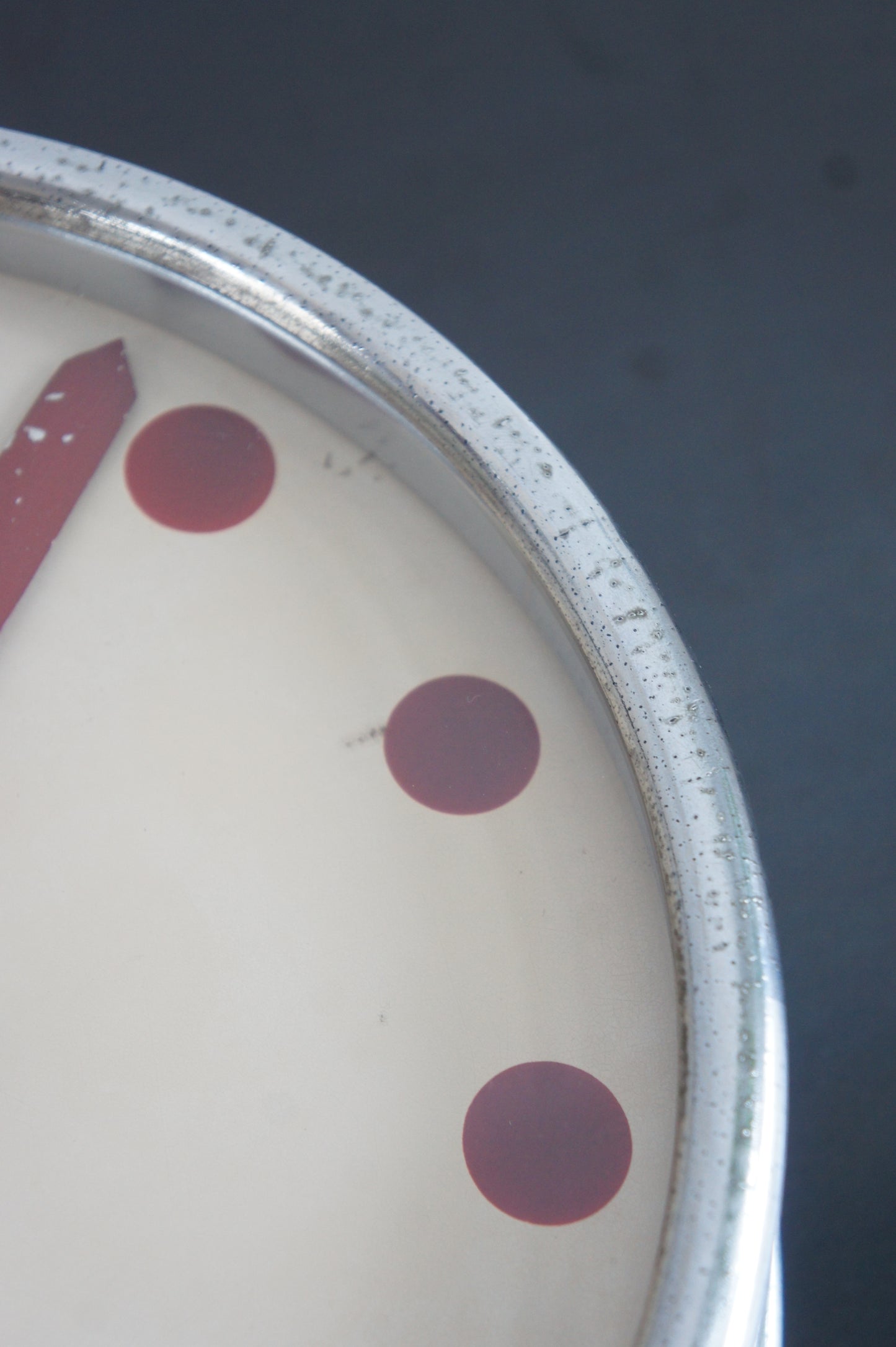 BRILLIÉ Wall Clock / Red dot index