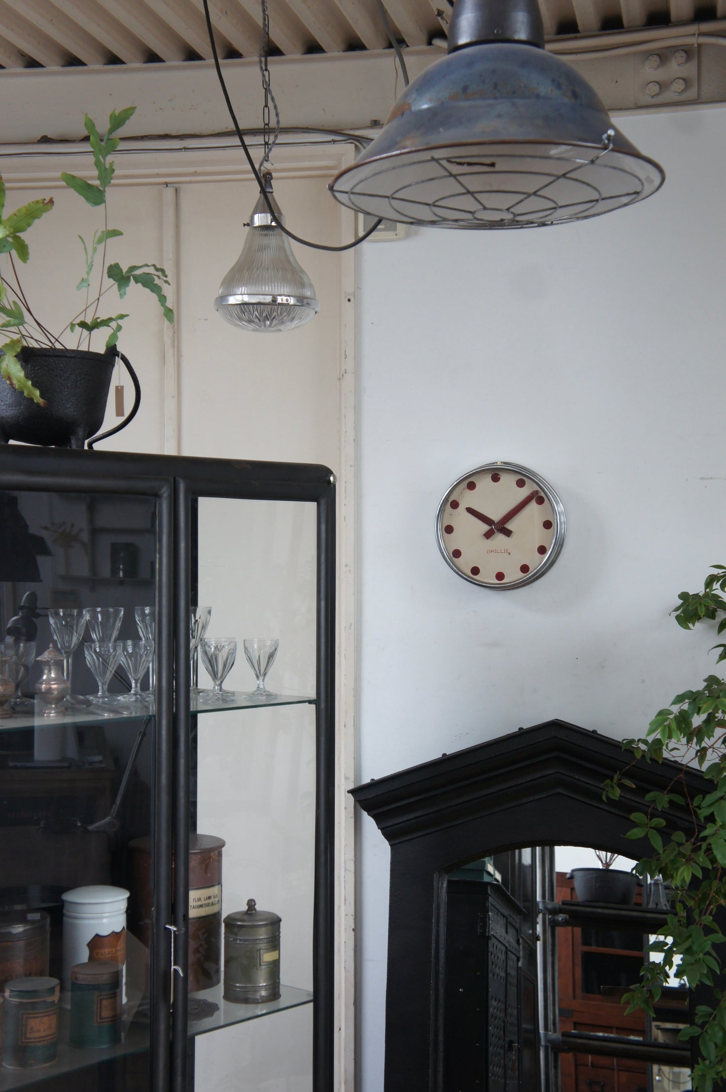 BRILLIÉ Wall Clock / Red dot index