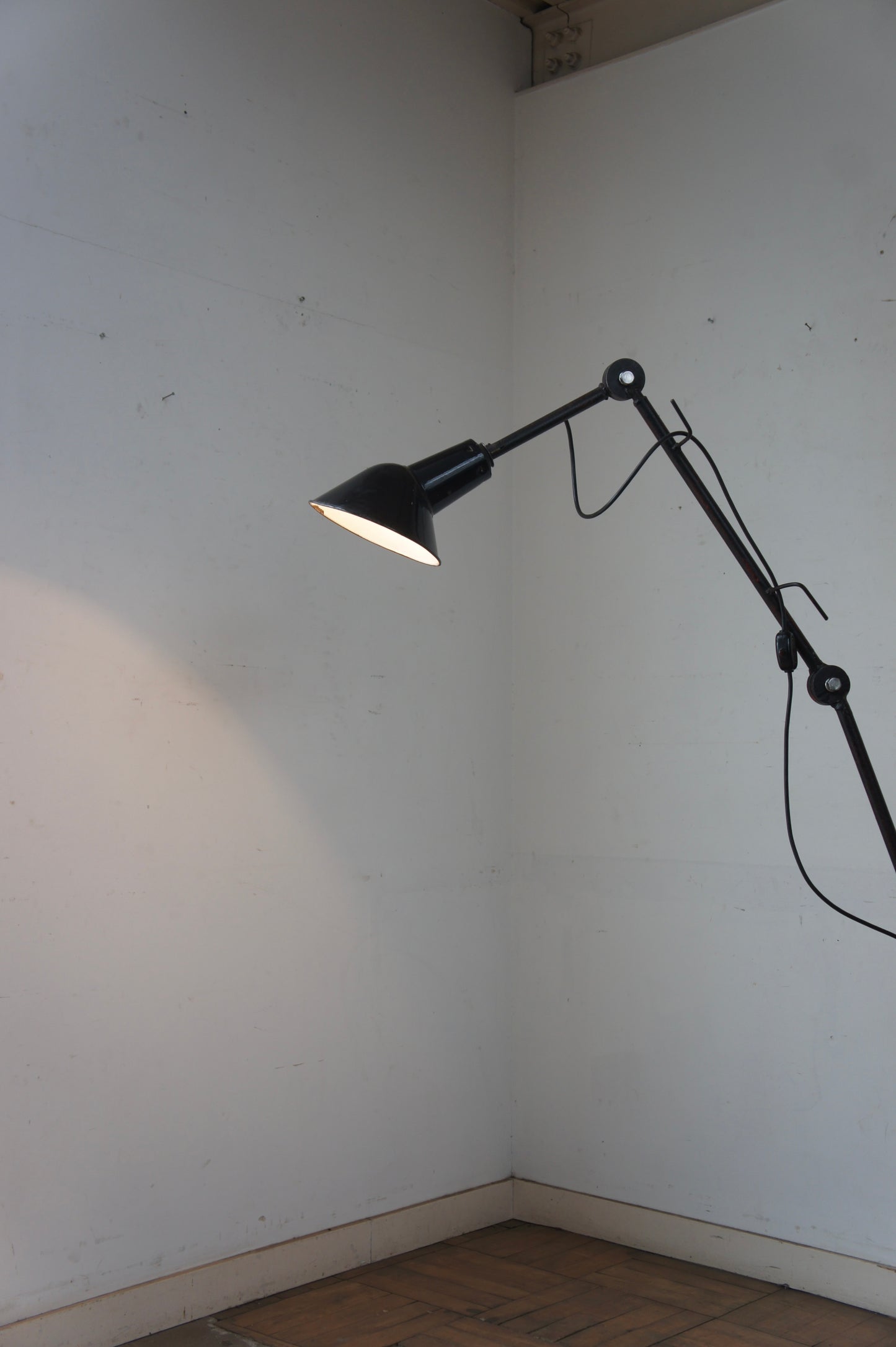 4 Arm Workshop Light