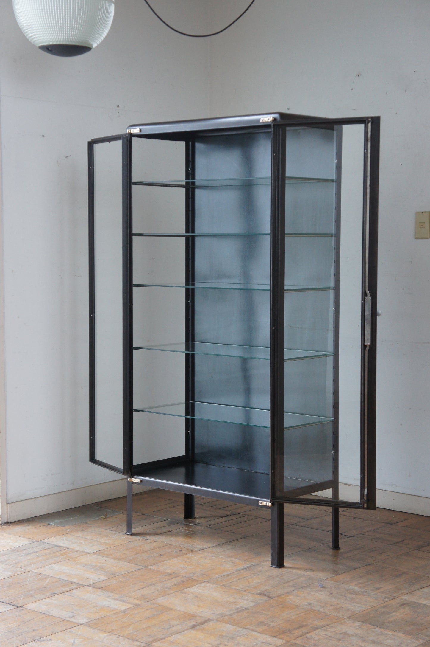 DUFFAUD Medical glass cabinet