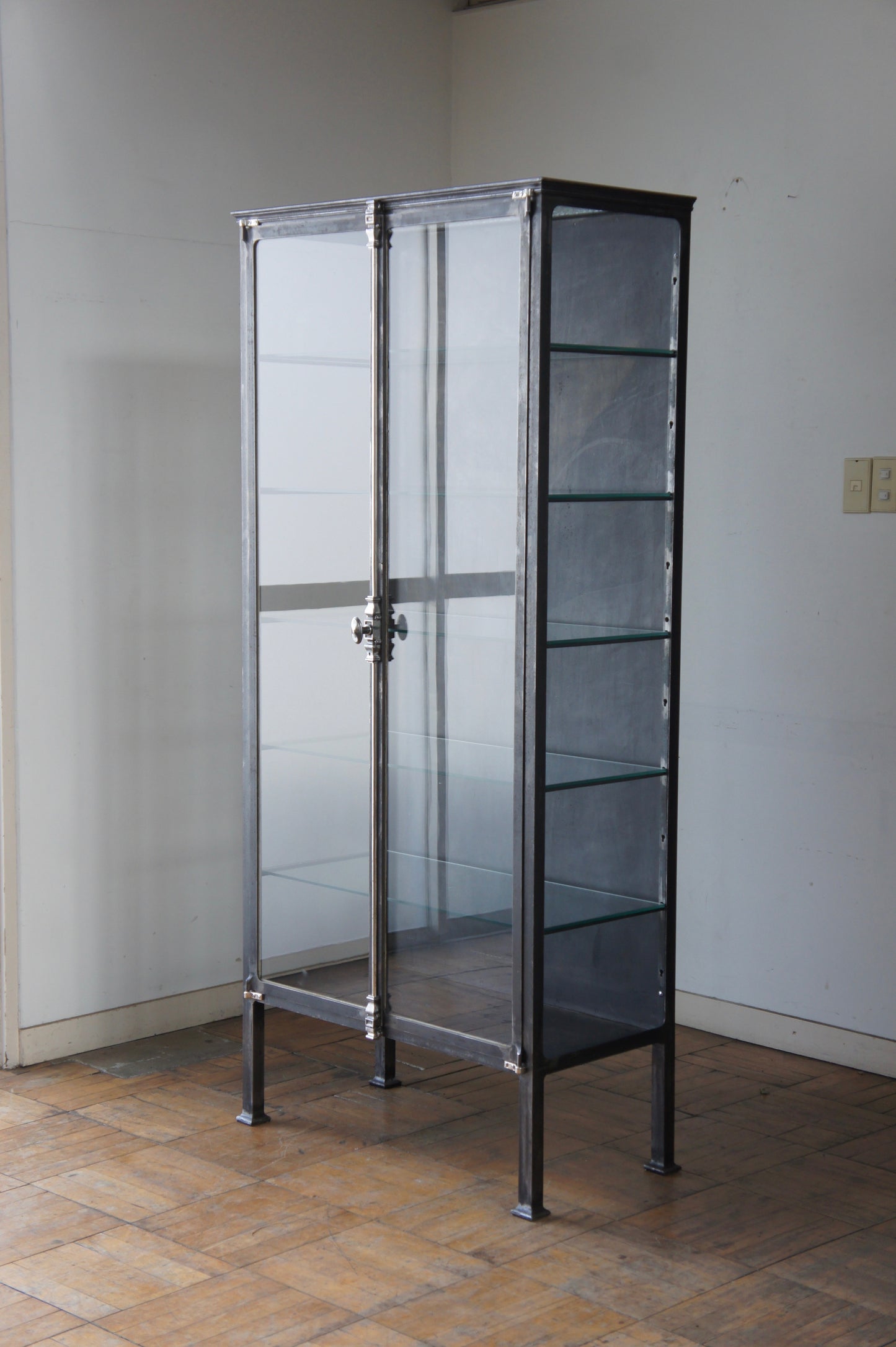 DUFFAUD Medical glass cabinet
