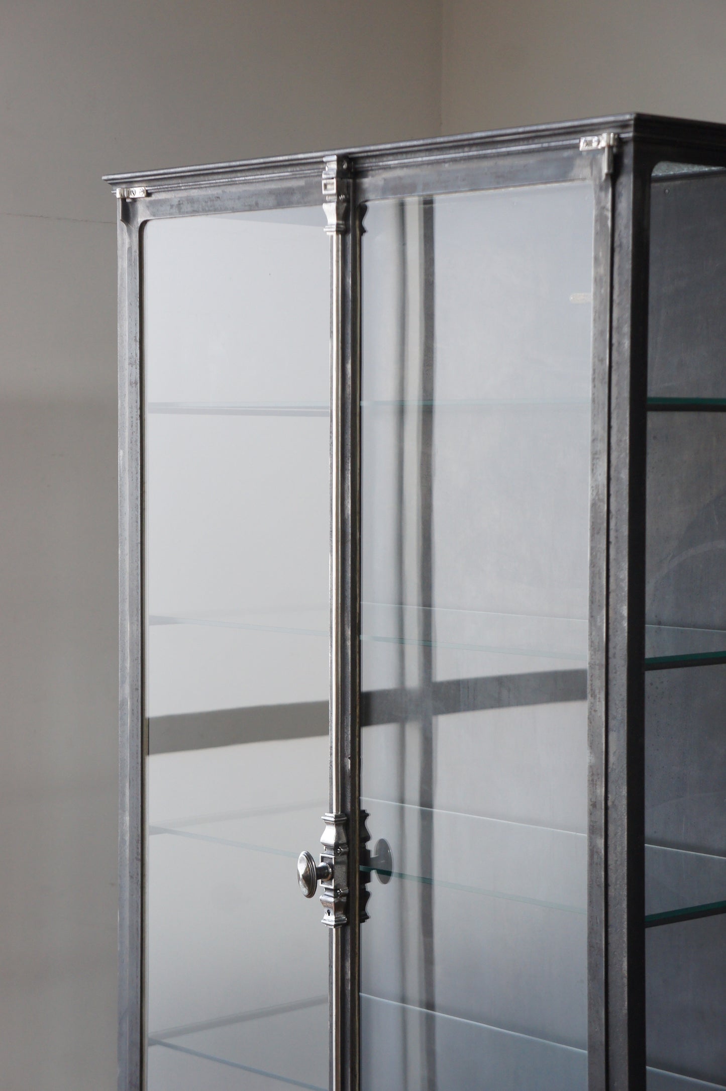 DUFFAUD Medical glass cabinet