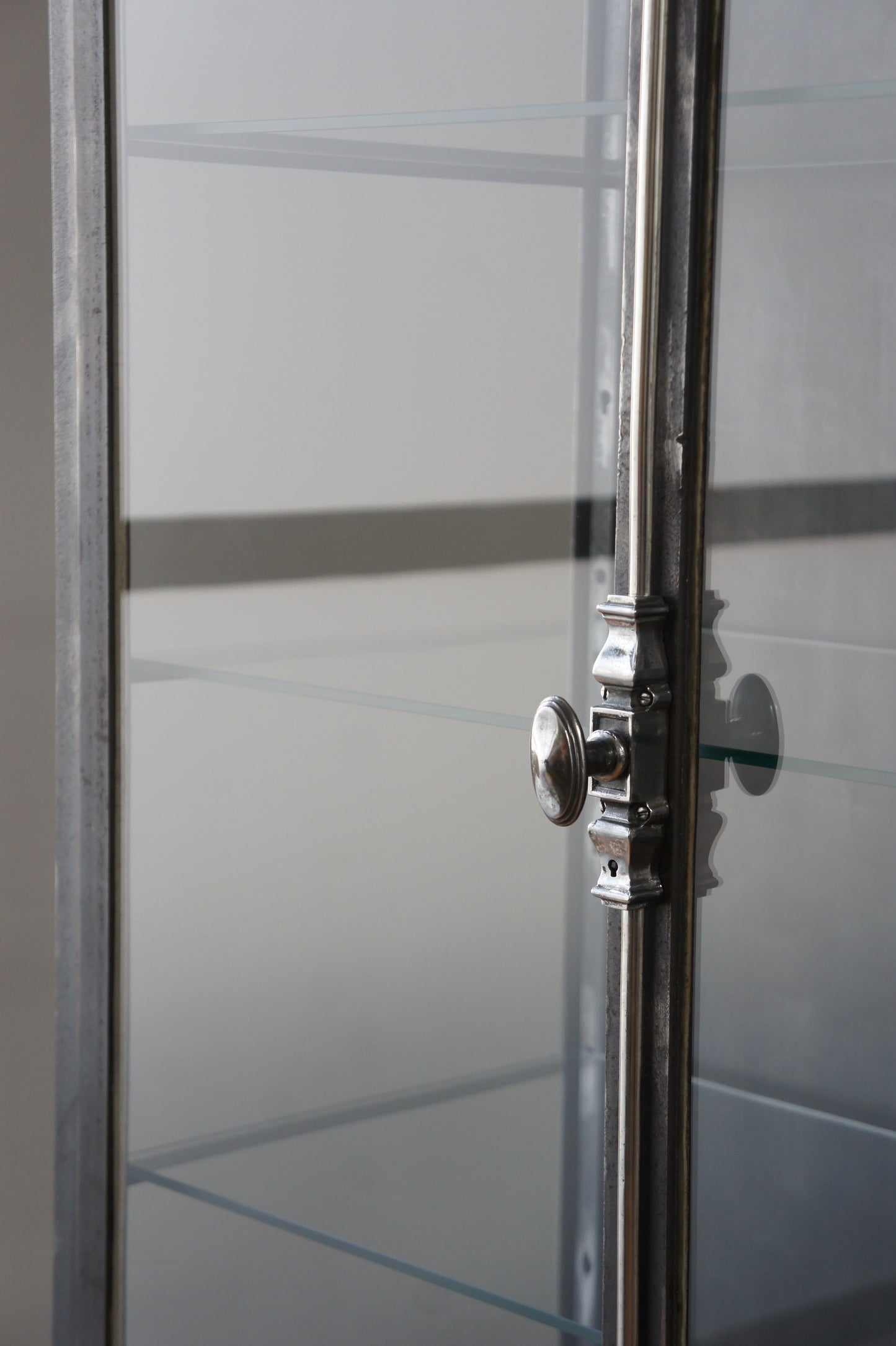 DUFFAUD Medical glass cabinet
