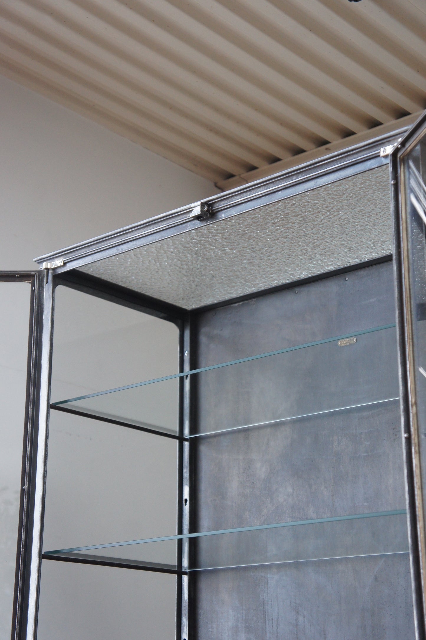DUFFAUD Medical glass cabinet