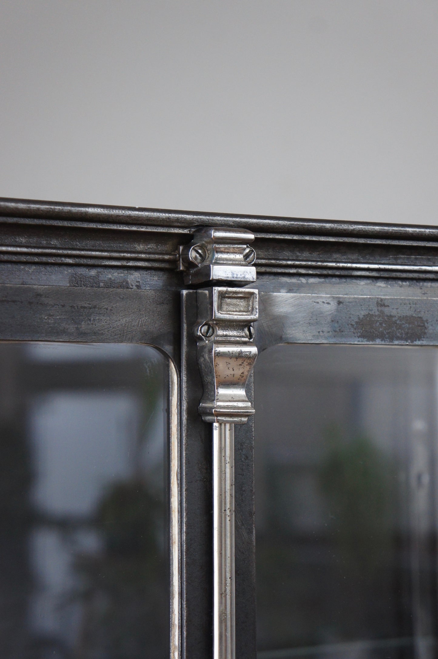 DUFFAUD Medical glass cabinet