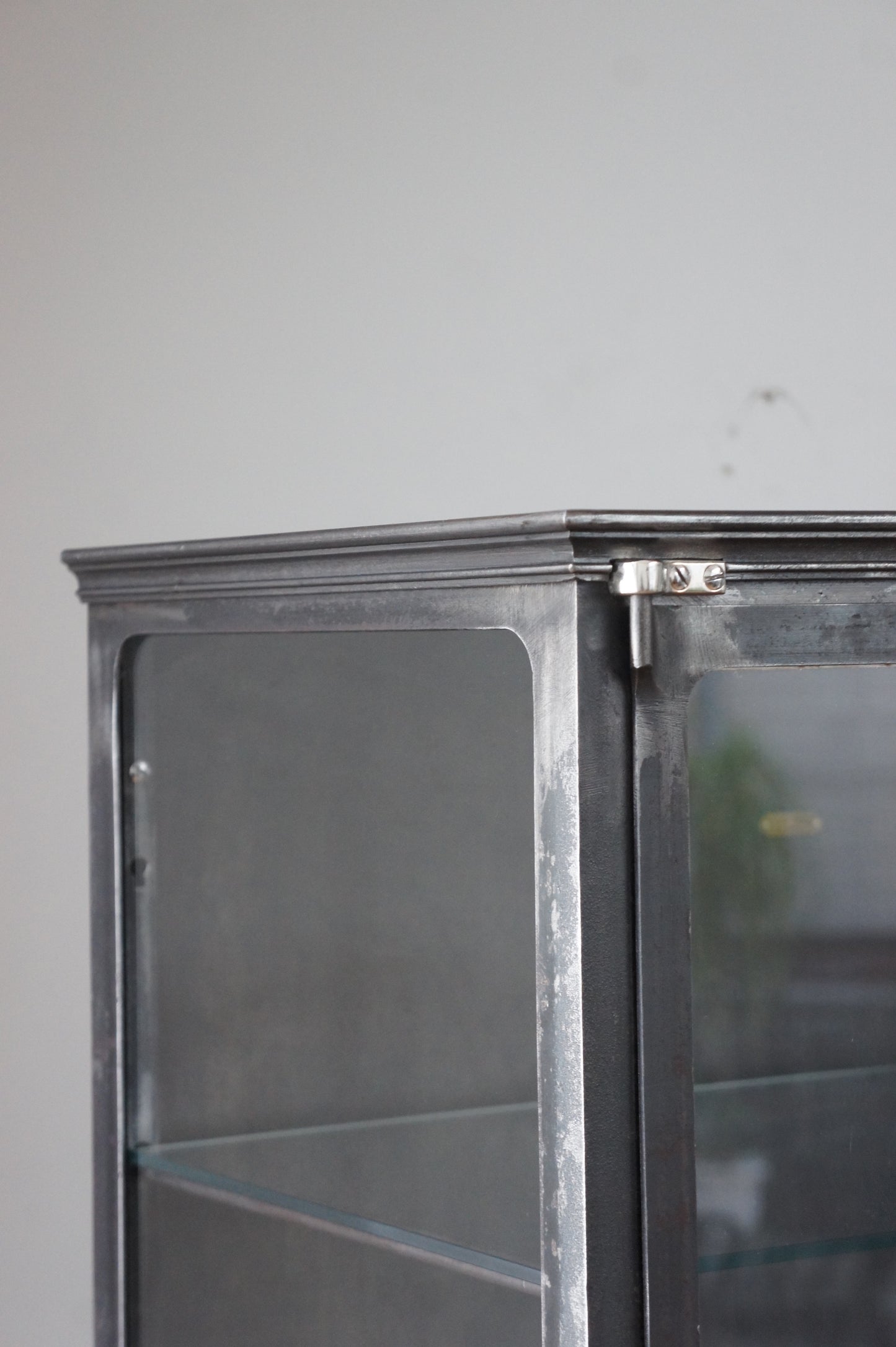 DUFFAUD Medical glass cabinet