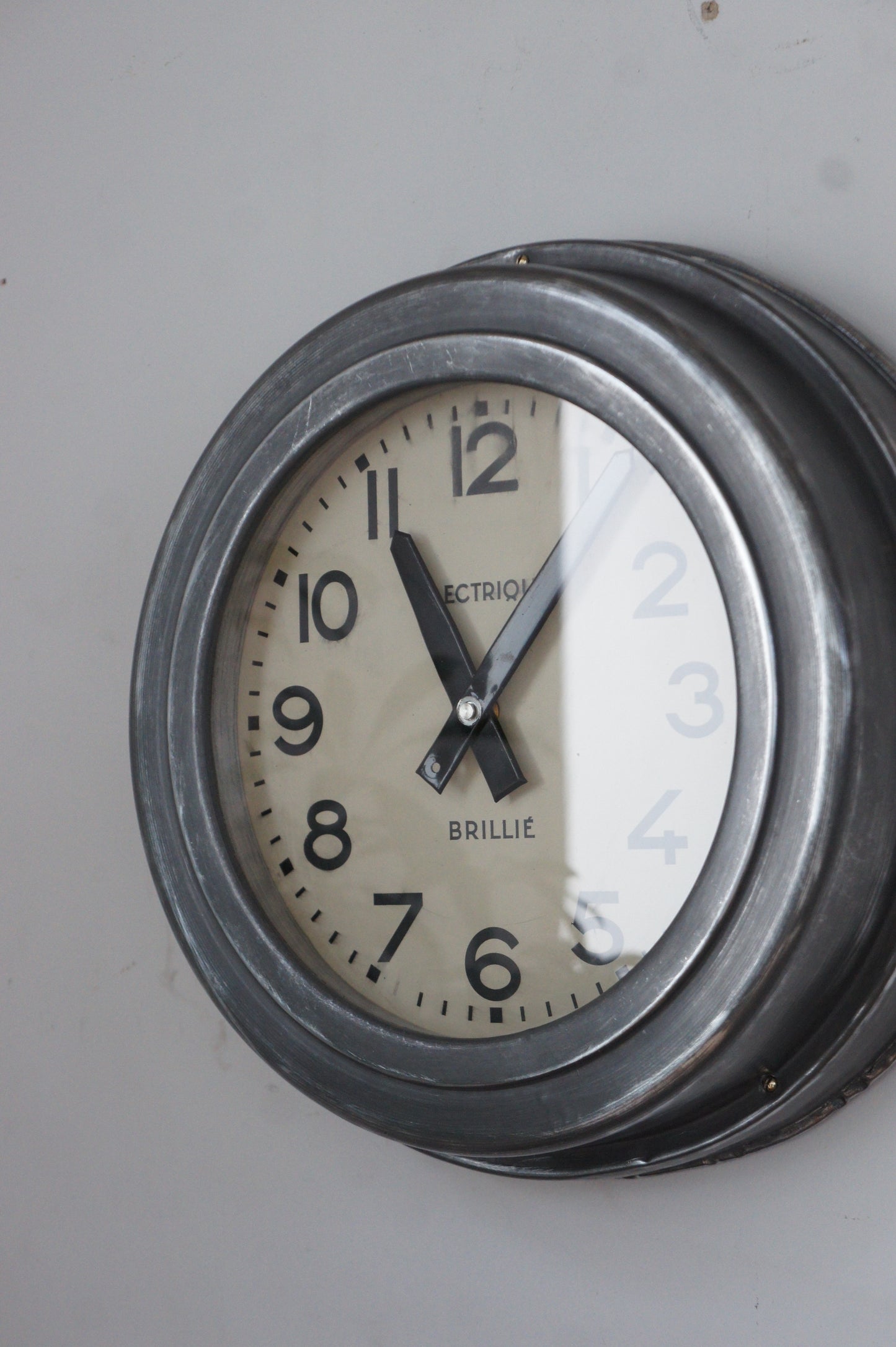 BRILLIÉ Wall clock / aluminium