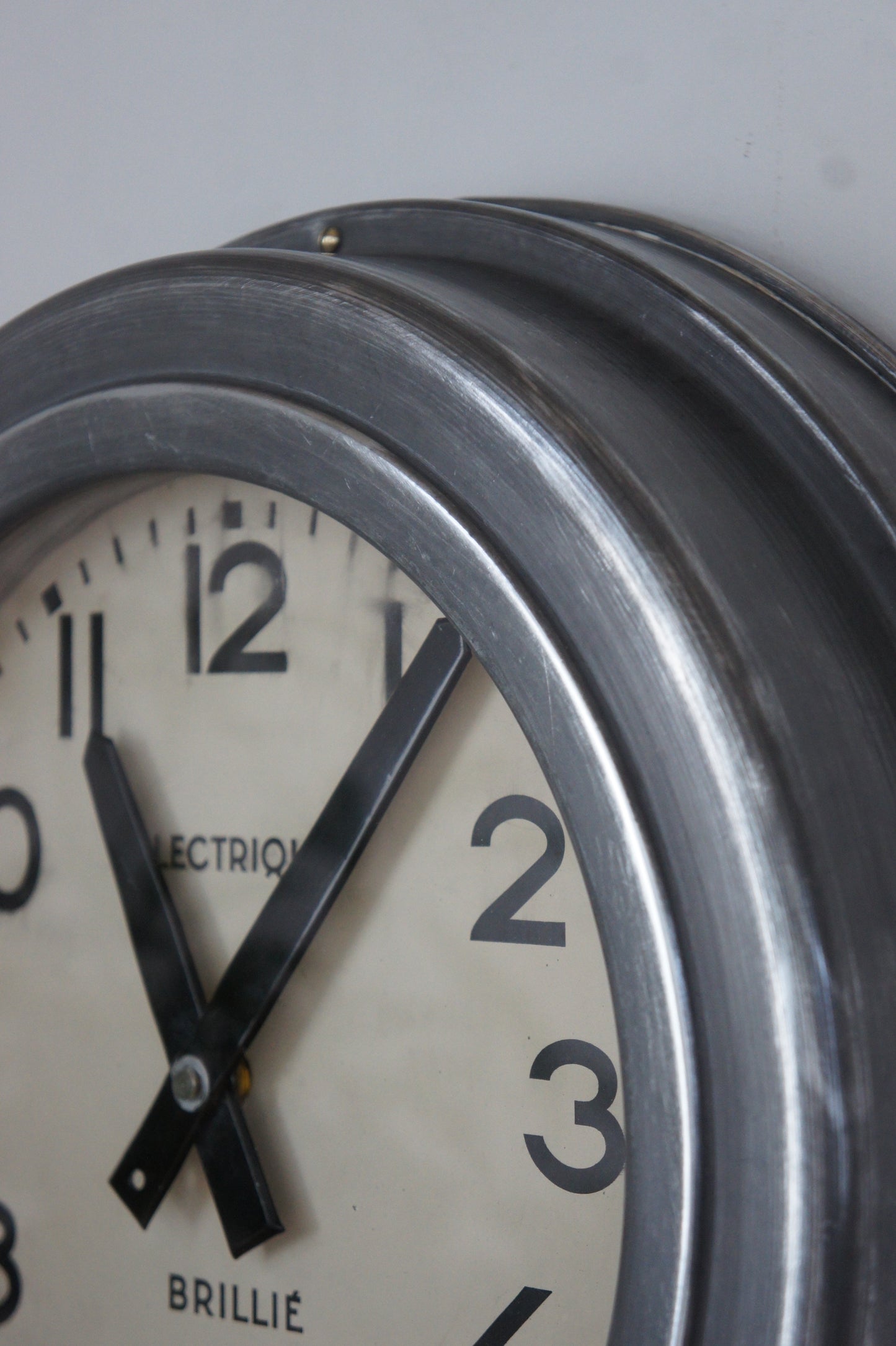 BRILLIÉ Wall clock / aluminium