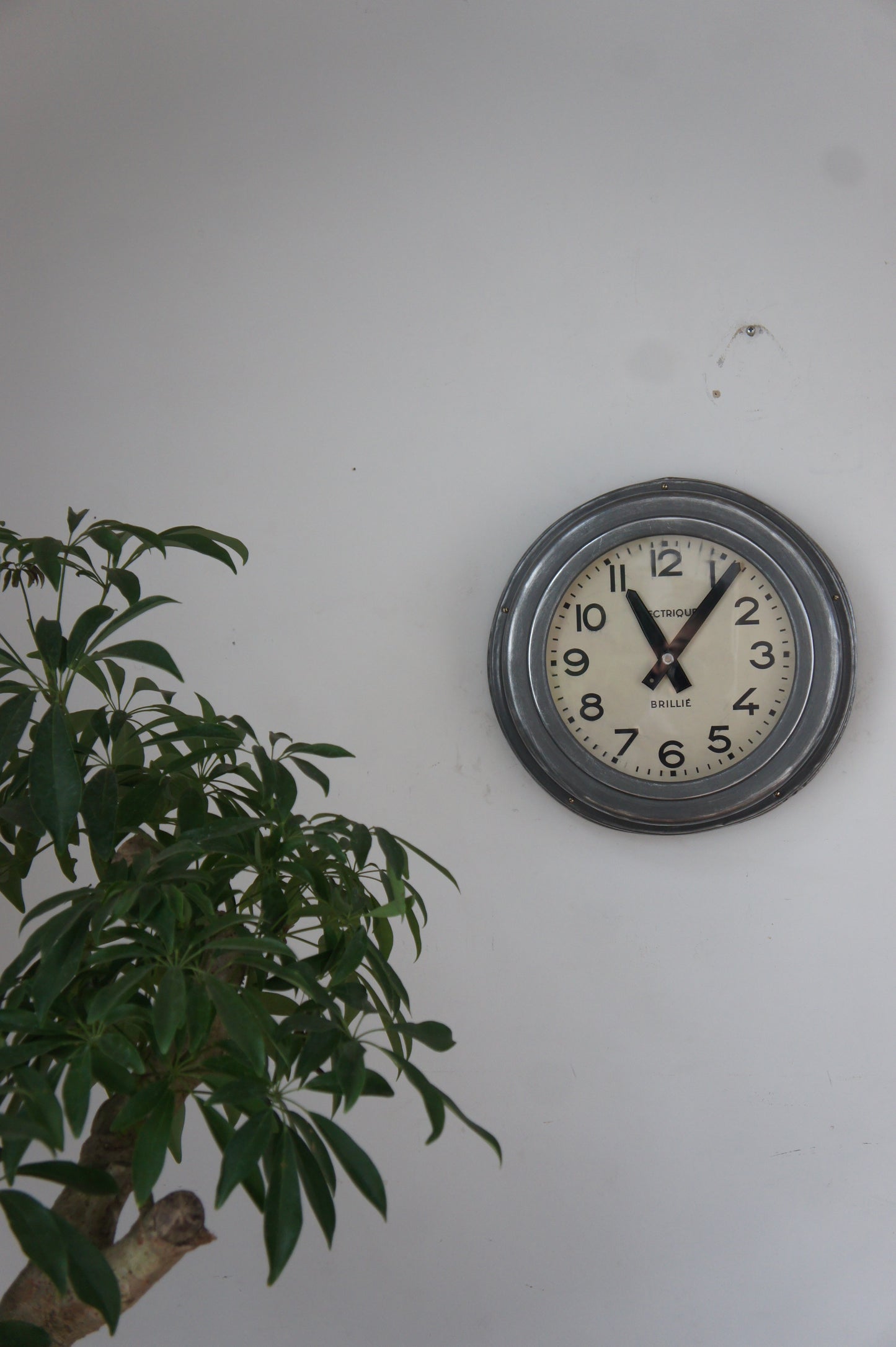 BRILLIÉ Wall clock / aluminium