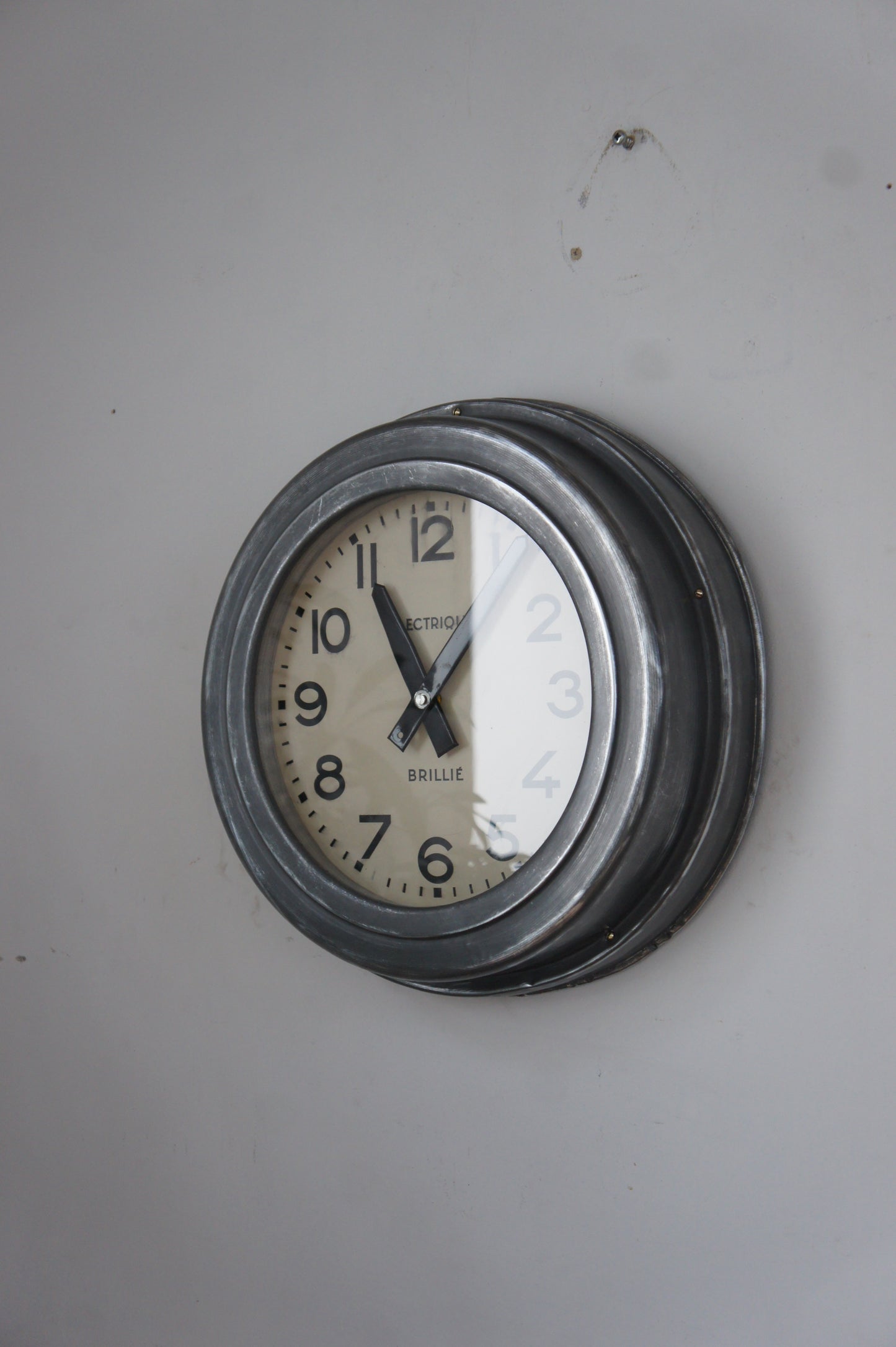 BRILLIÉ Wall clock / aluminium