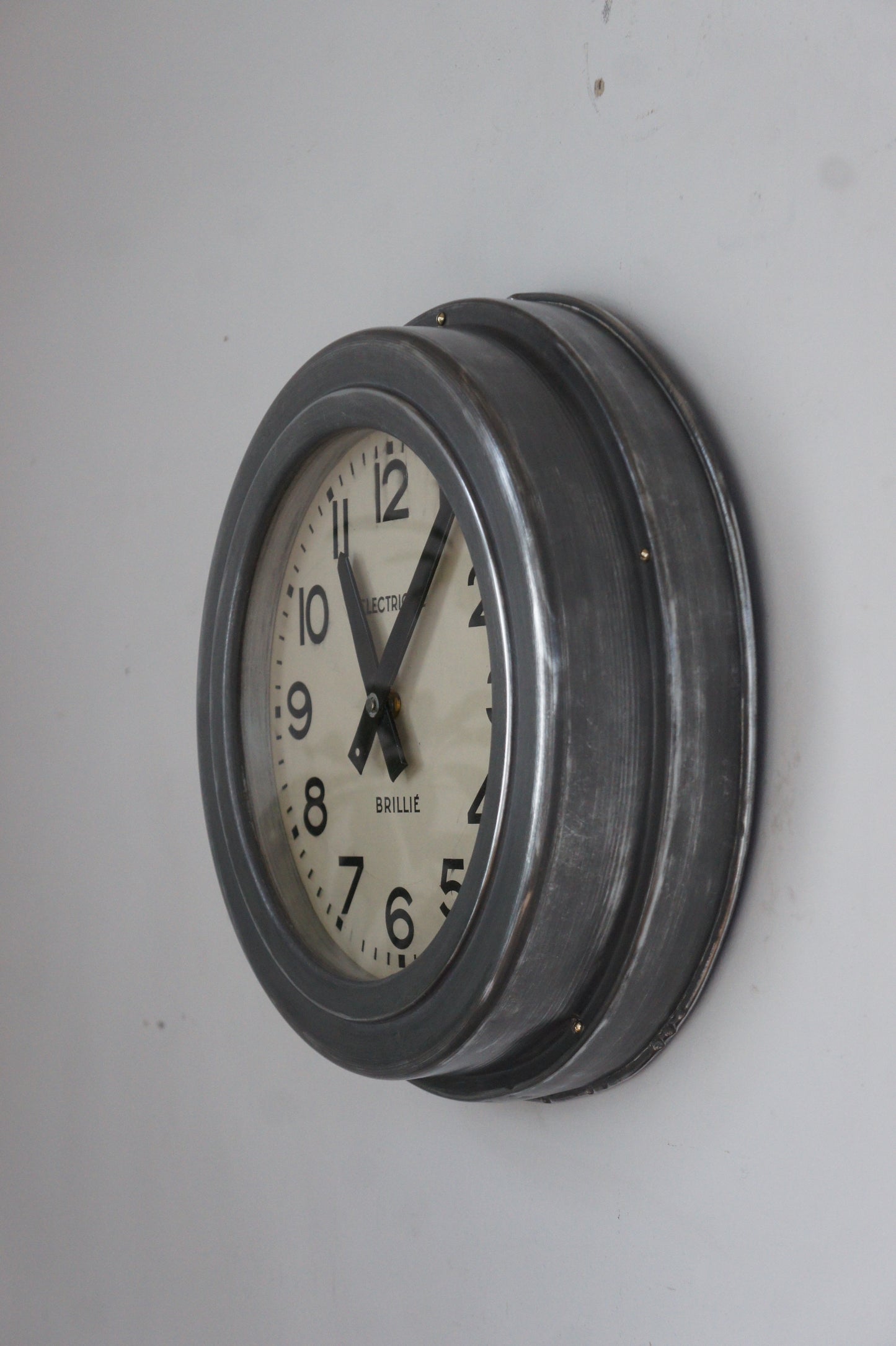 BRILLIÉ Wall clock / aluminium
