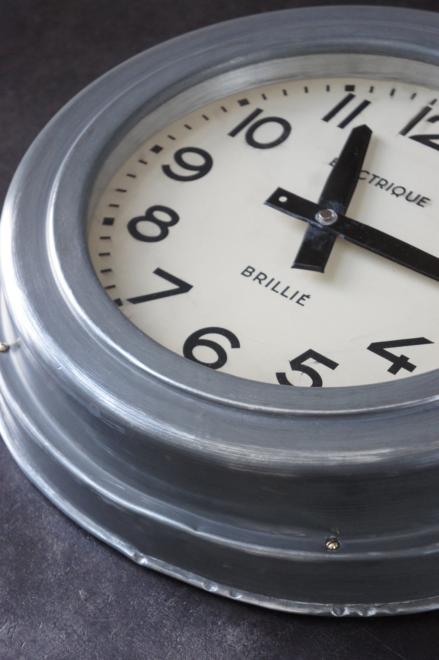 BRILLIÉ Wall clock / aluminium
