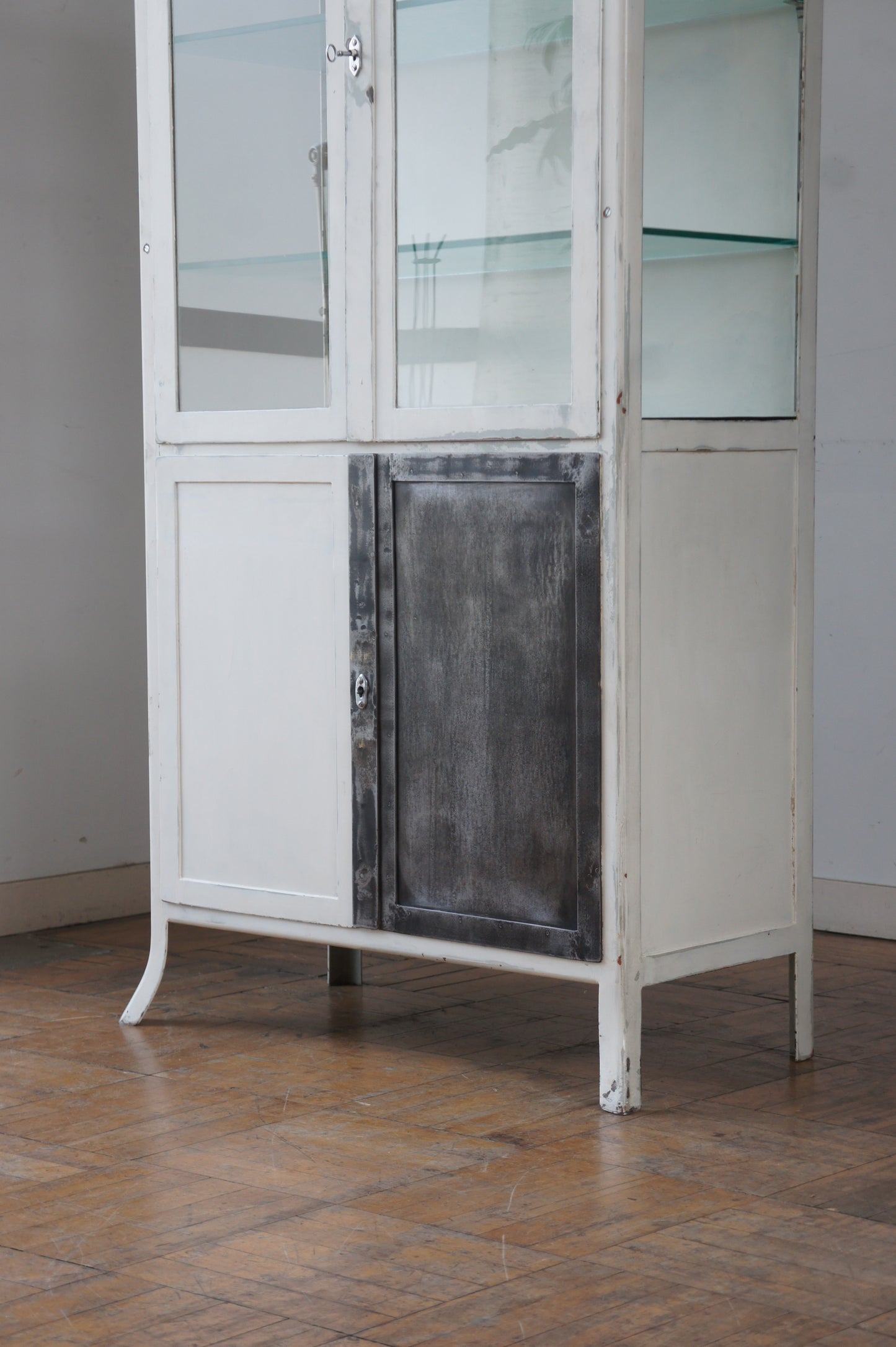 Medical glass cabinet 80 / WT