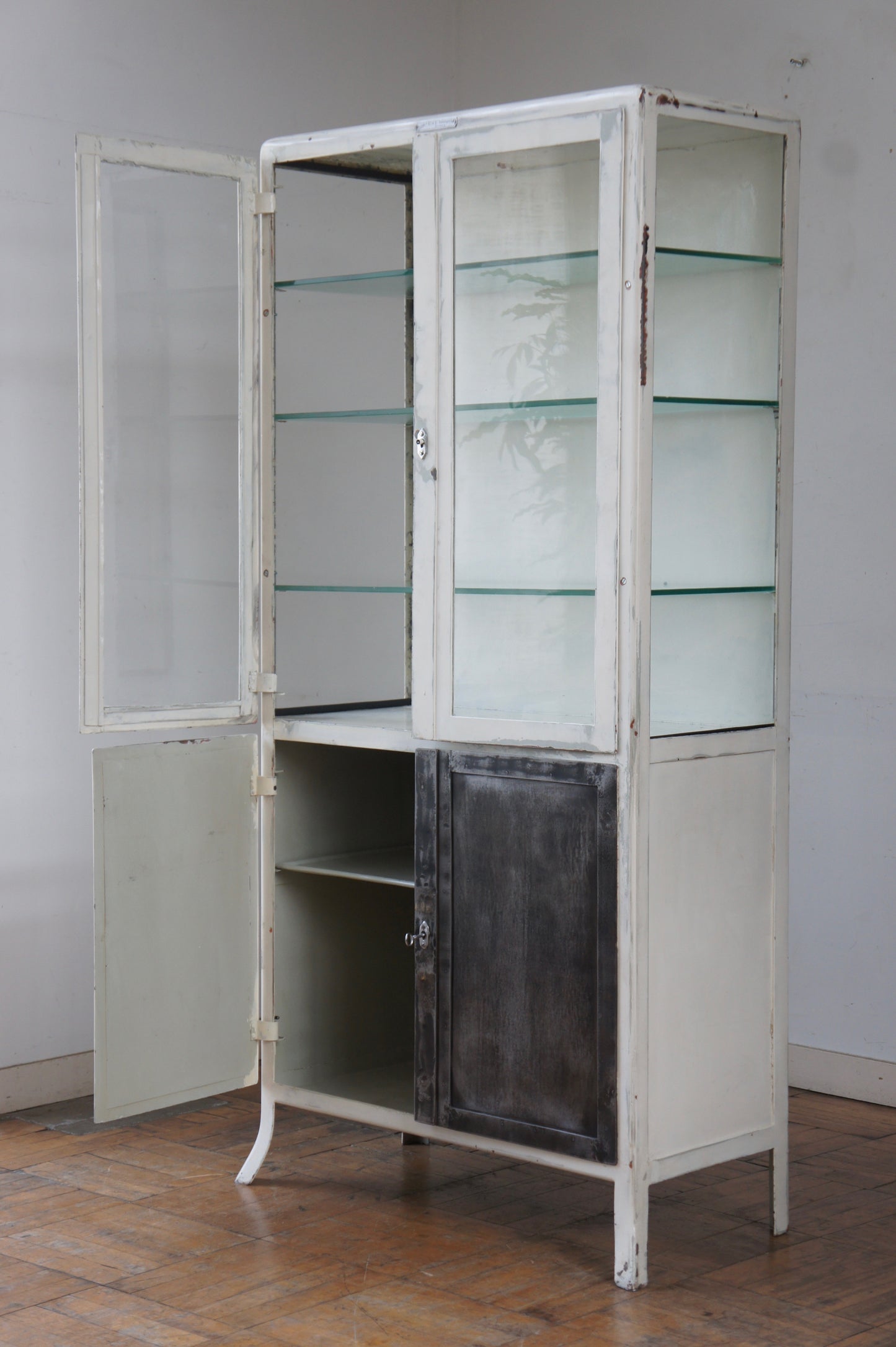 Medical glass cabinet 80 / WT