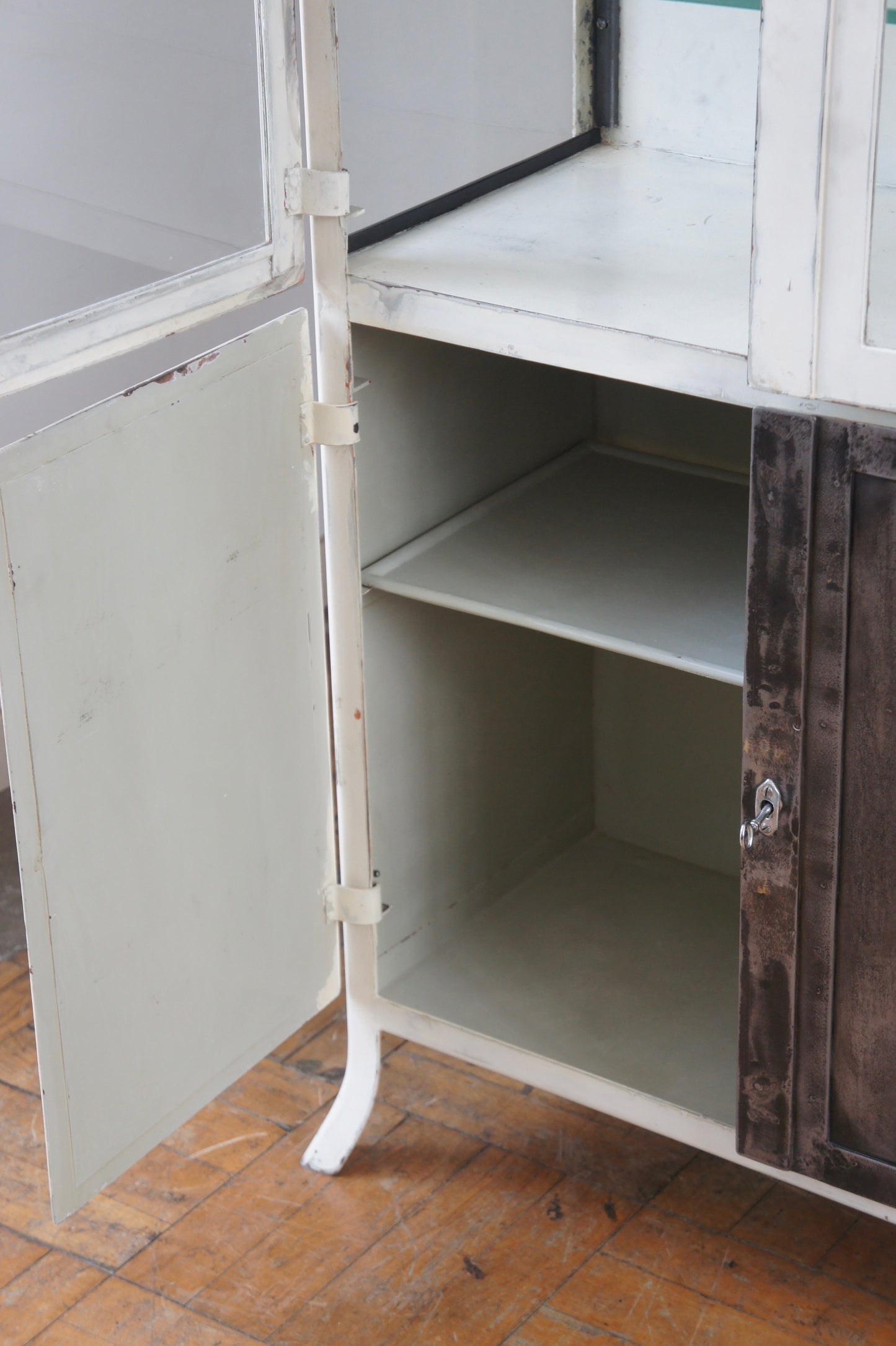 Medical glass cabinet 80 / WT