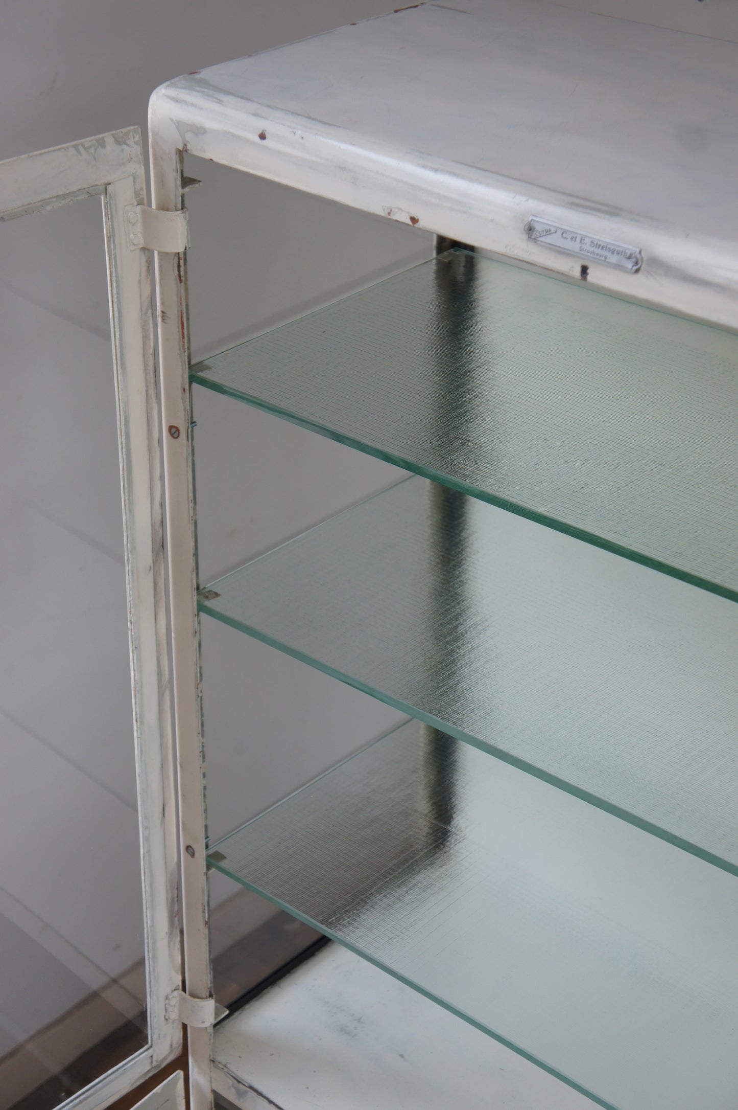 Medical glass cabinet 80 / WT