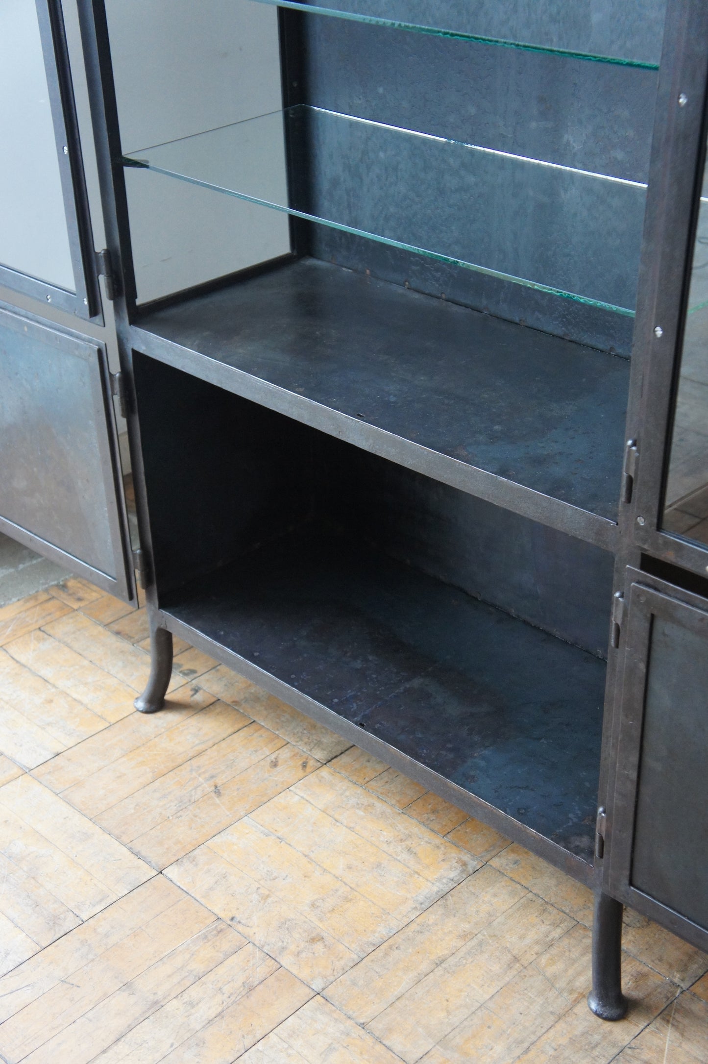 STREISGUTH Metal glass cabinet 85