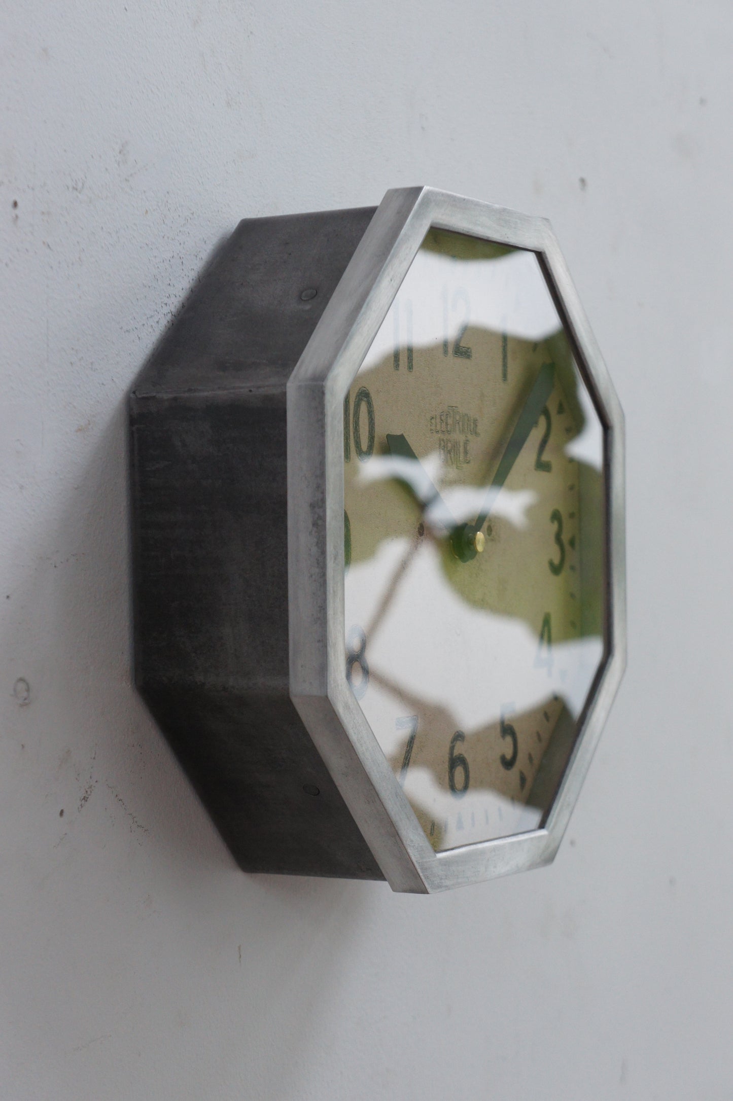 BRILLIÉ Wall Clock / octogone brut