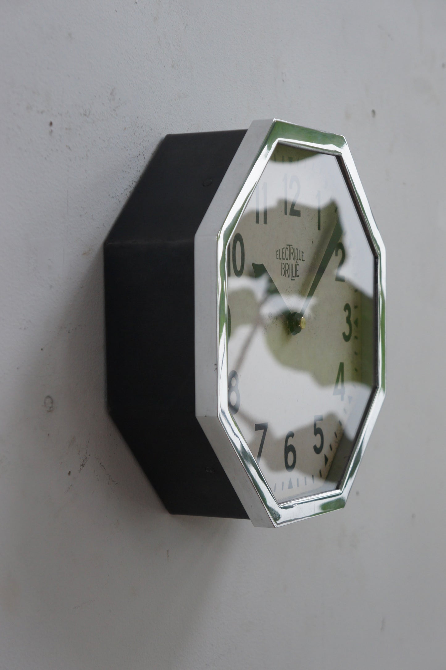 BRILLIÉ Wall Clock / octogone noir